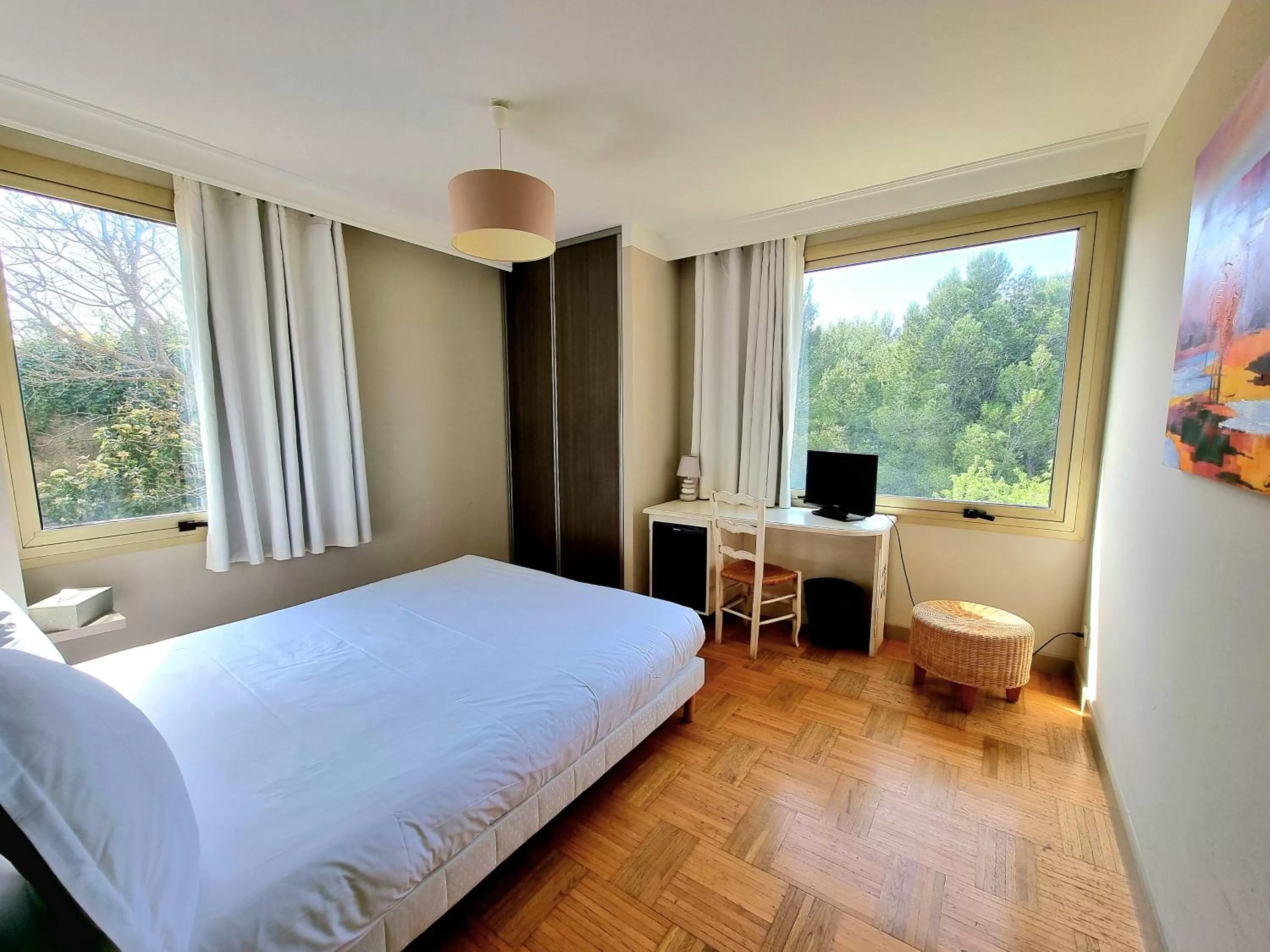 Photo of the whole room, Bed in Castillon Des Baux