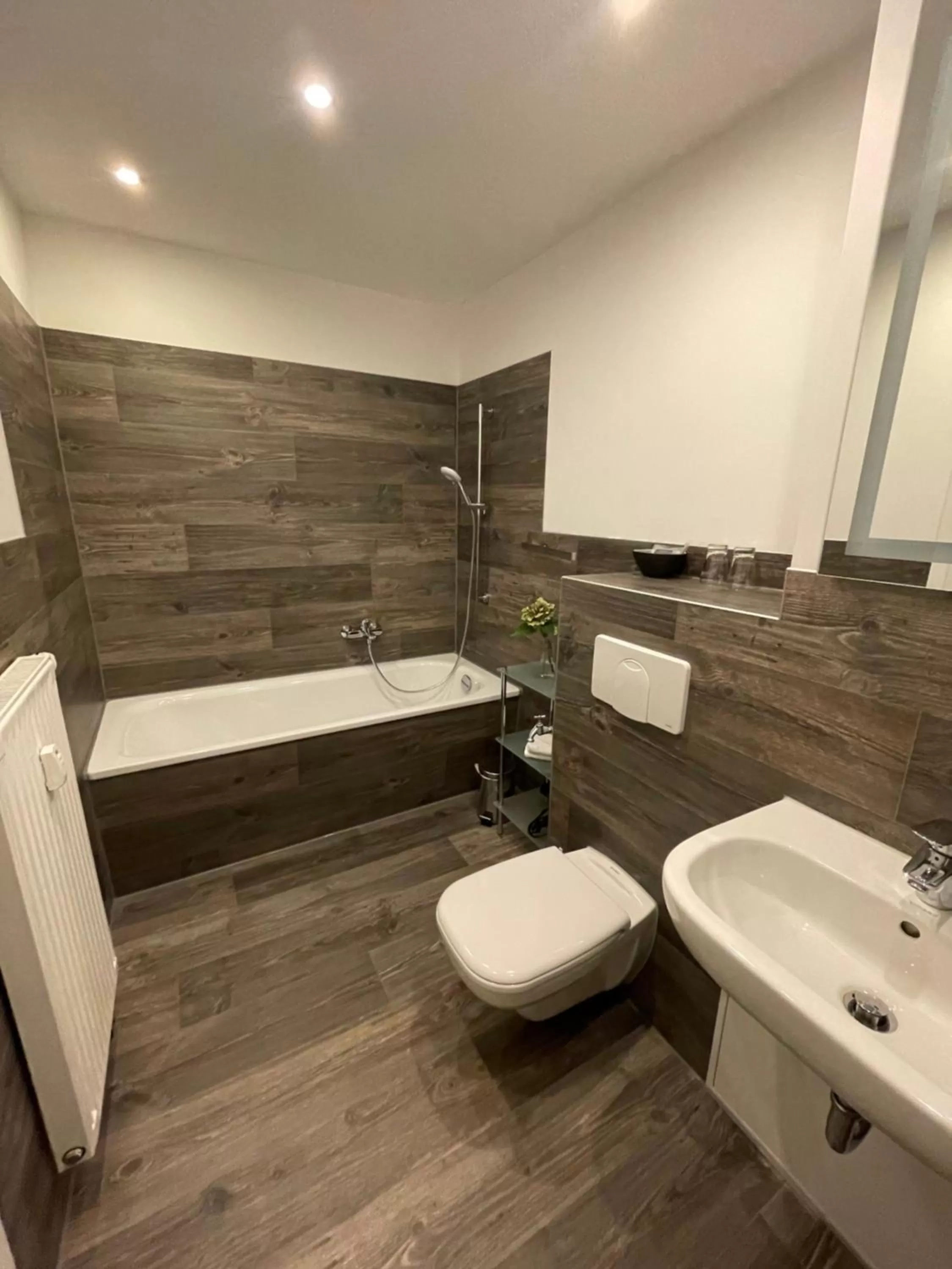 Bathroom in "Zur Altstadt - Am Fuße der Osterburg" Gaststätte, Pension, FEWO