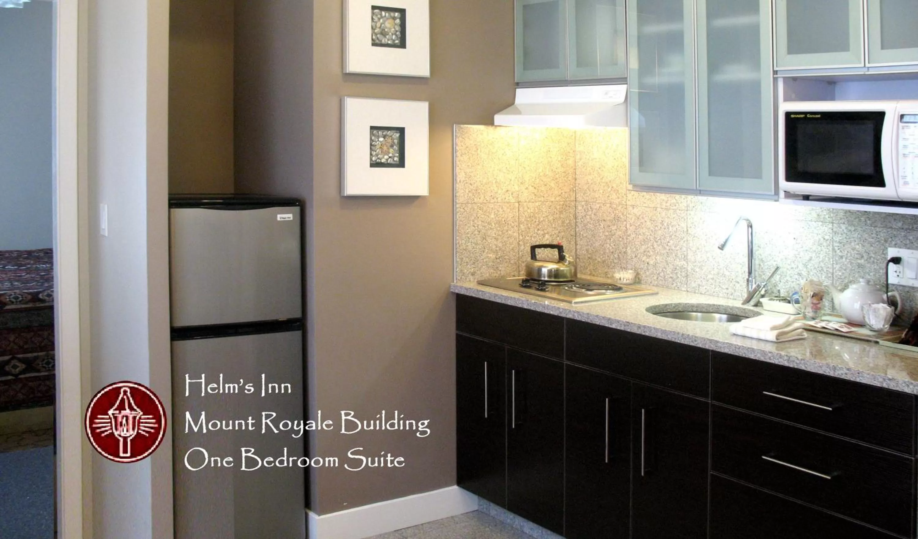 Kitchen or kitchenette in Helm's Inn