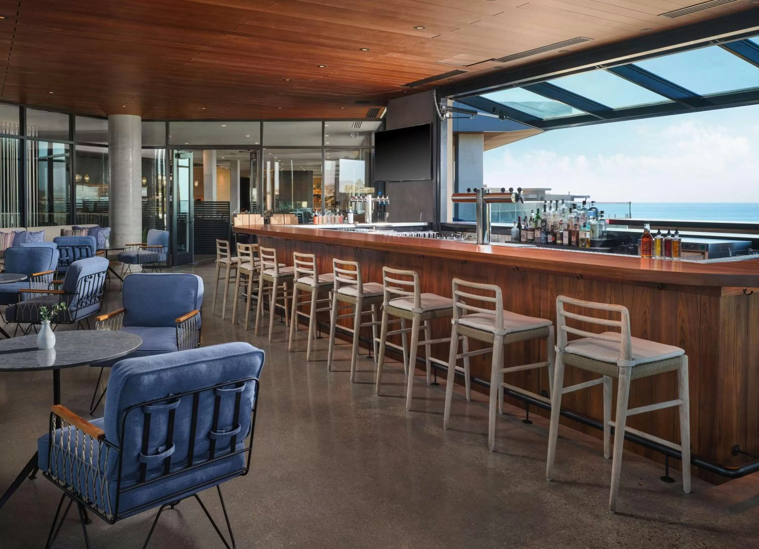 Lounge or bar in Alila Marea Beach Resort Encinitas, a Hyatt Resort