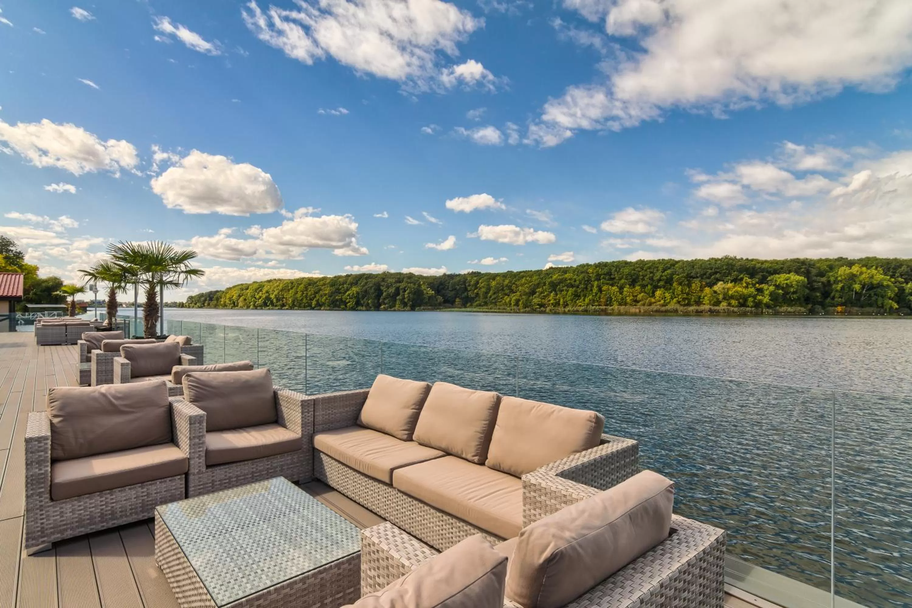 Restaurant/places to eat in Hotel Snagov Club