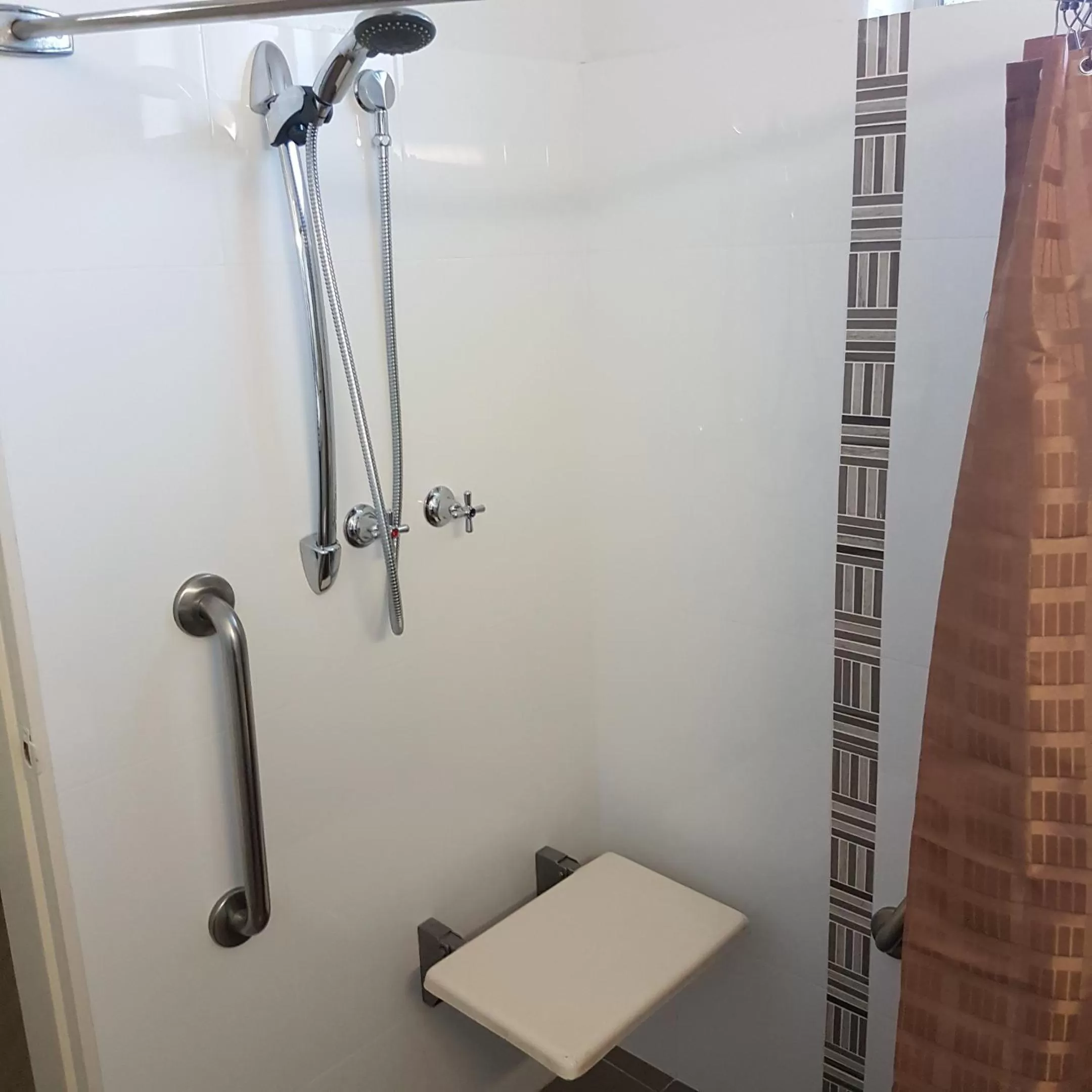 Bathroom in Chelsea Motor Inn