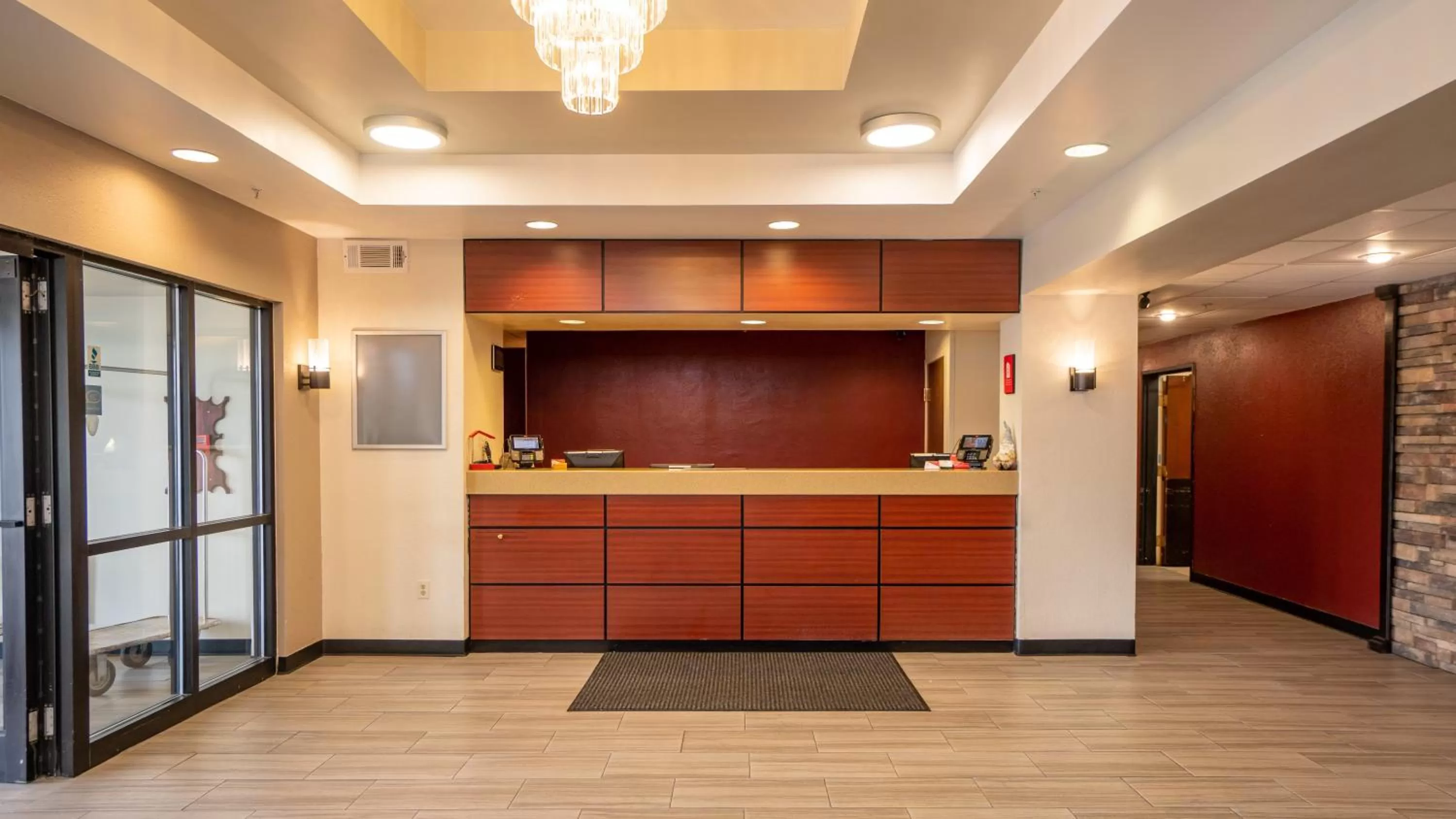 Lobby or reception in Red Roof Inn & Suites Indianapolis Airport