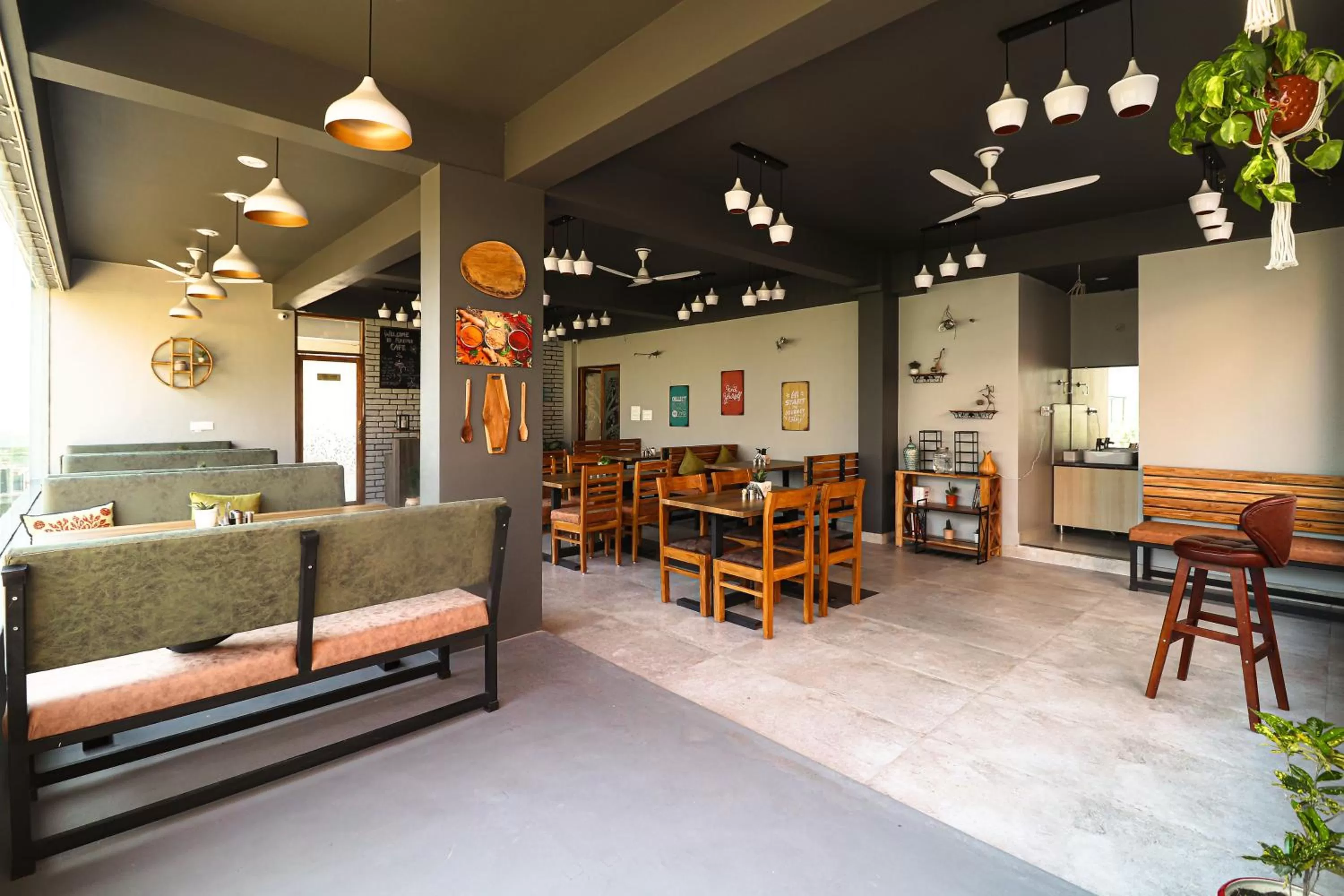 Restaurant/places to eat in Punyah Residency Rishikesh