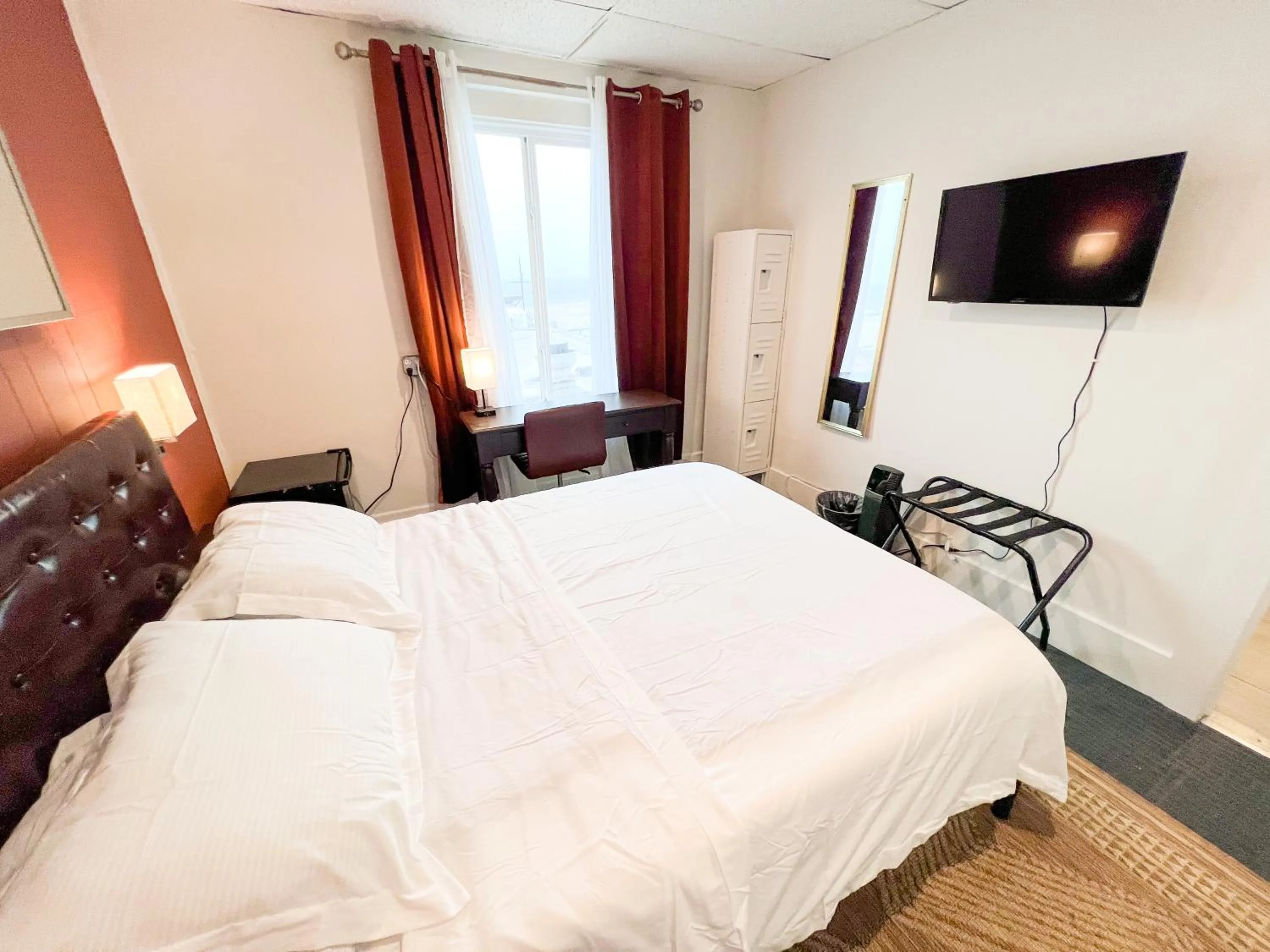 Bedroom, Bed in ITH Surf City Hostel Hermosa Beach