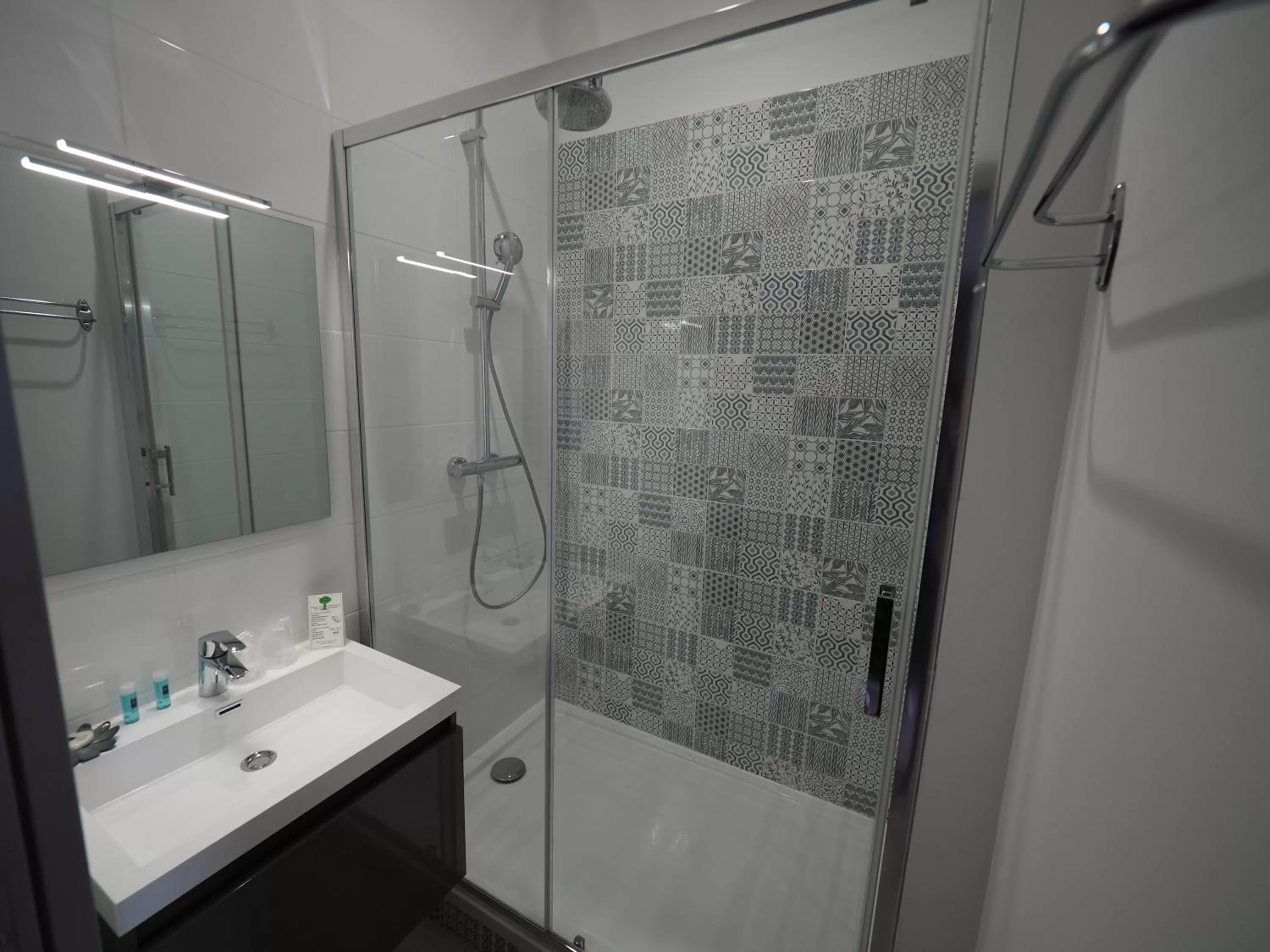 Photo of the whole room in Hôtel Le Biarritz - Vichy