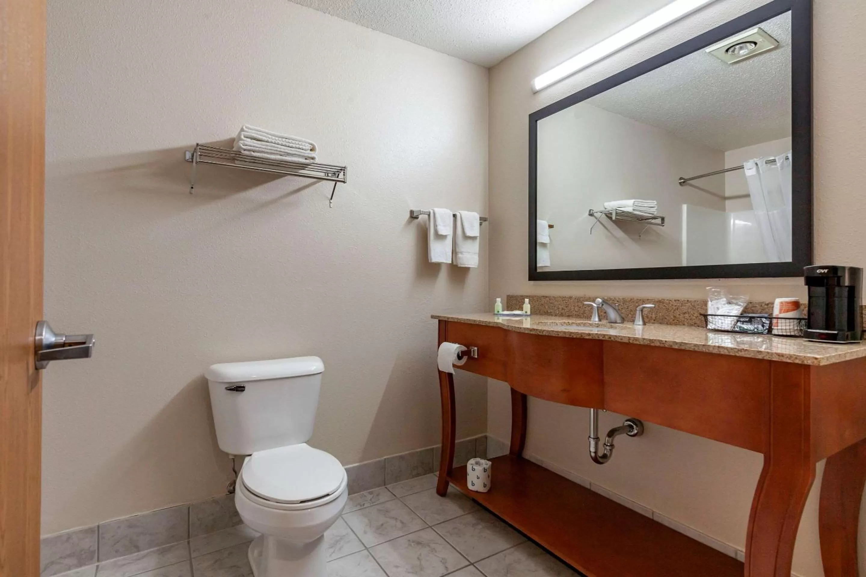 Bathroom in Quality Inn Redgranite