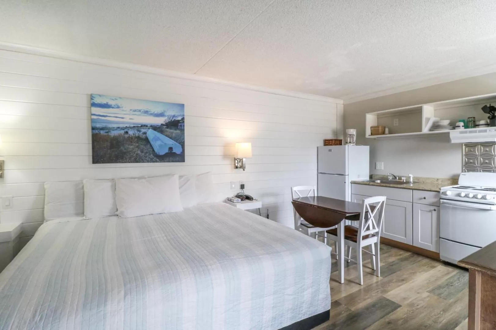 Kitchen or kitchenette, Bed in Atlantic Oceanside Dewey