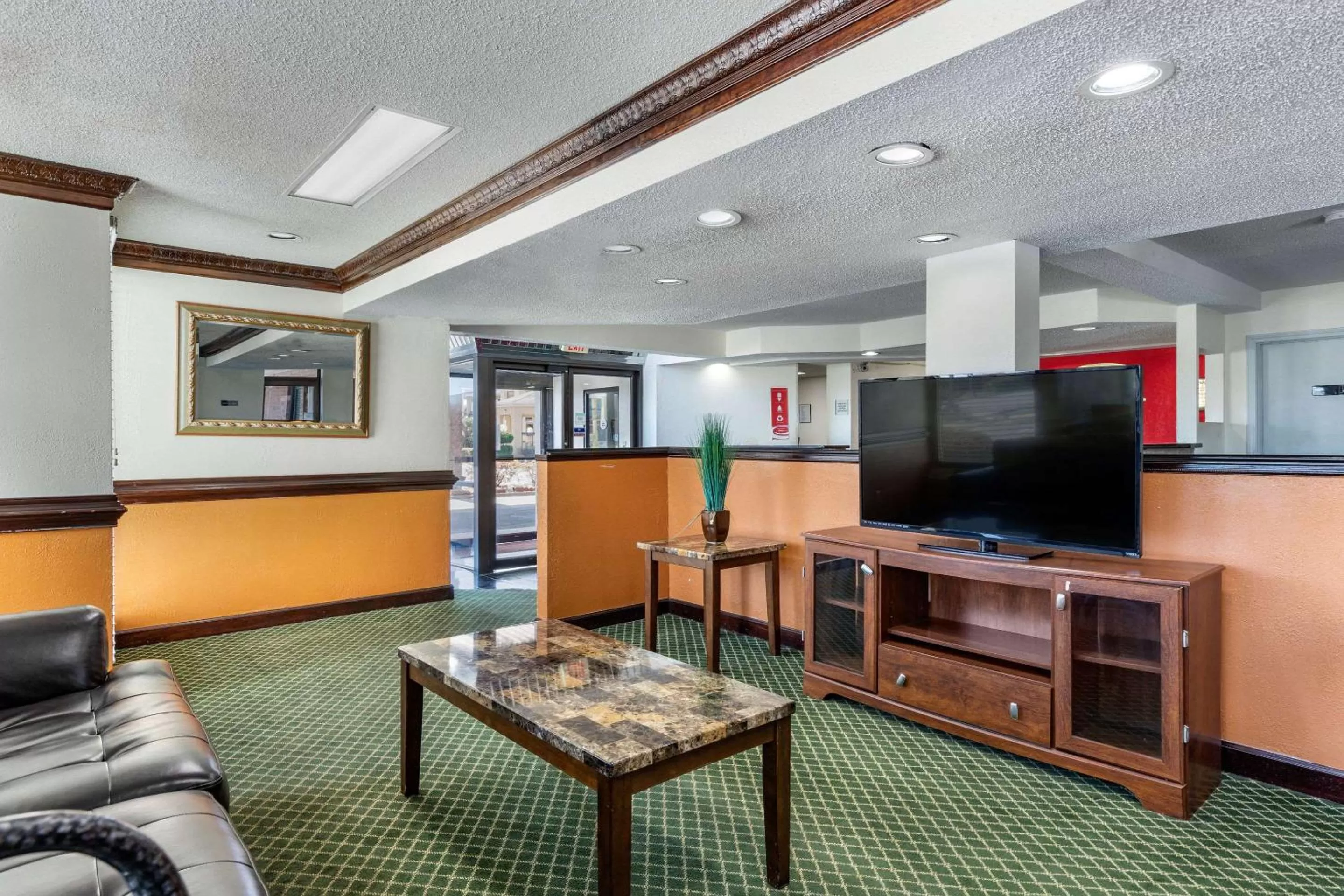 Lobby or reception in Econo Lodge Florence - Darlington