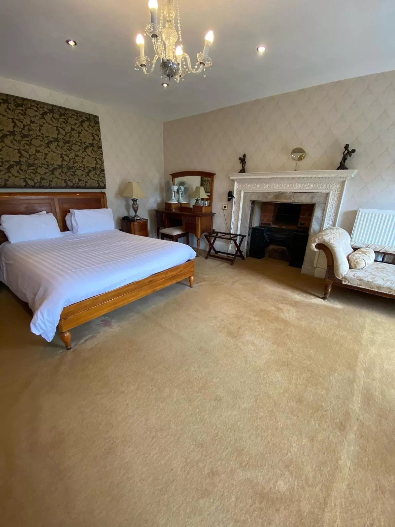 Bed in Colwick Hall Hotel