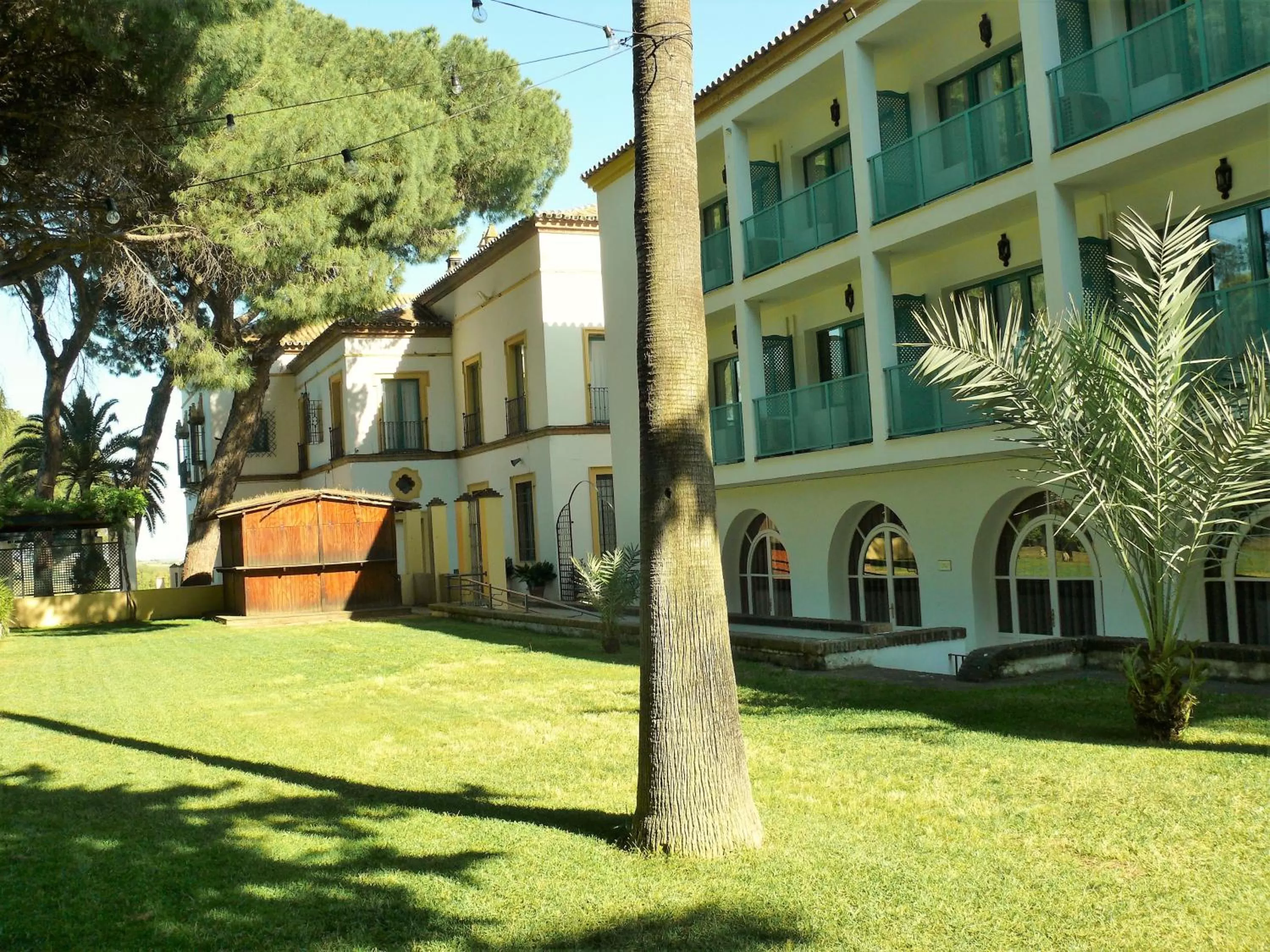 Property building in Hotel Oromana
