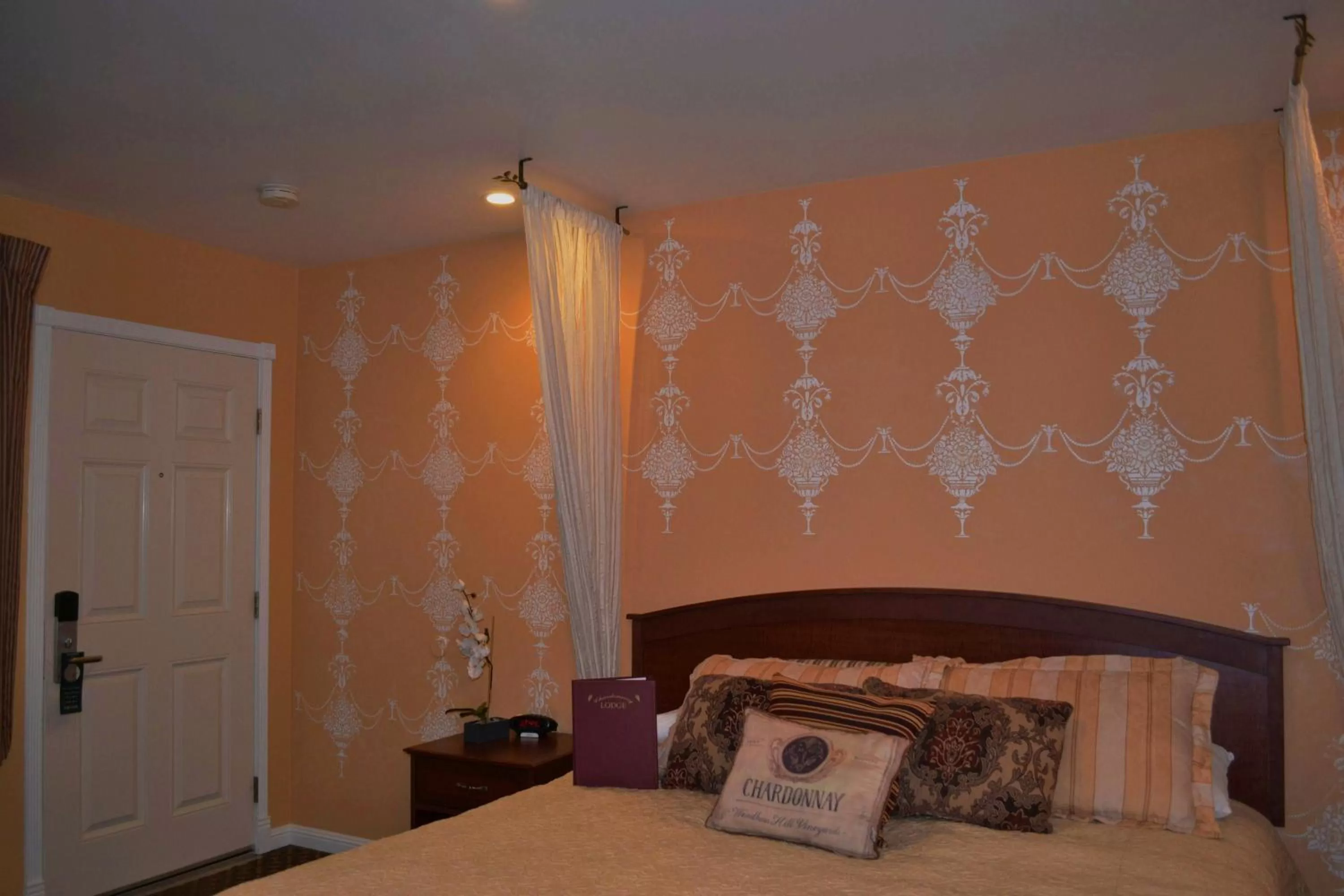 Bed in Chardonnay Lodge