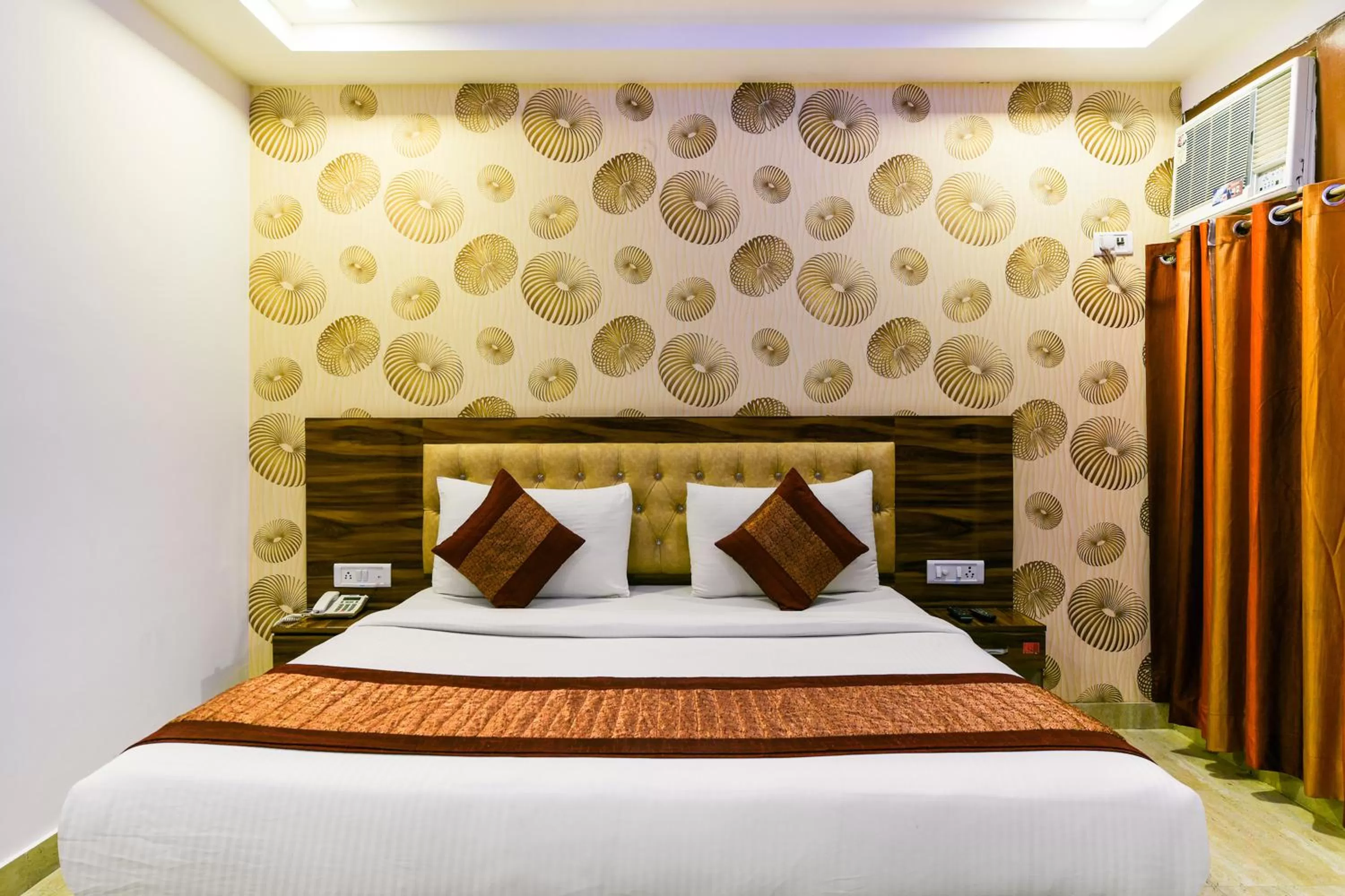 Bed in Hotel Pearl - Mahipalpur Delhi Airport