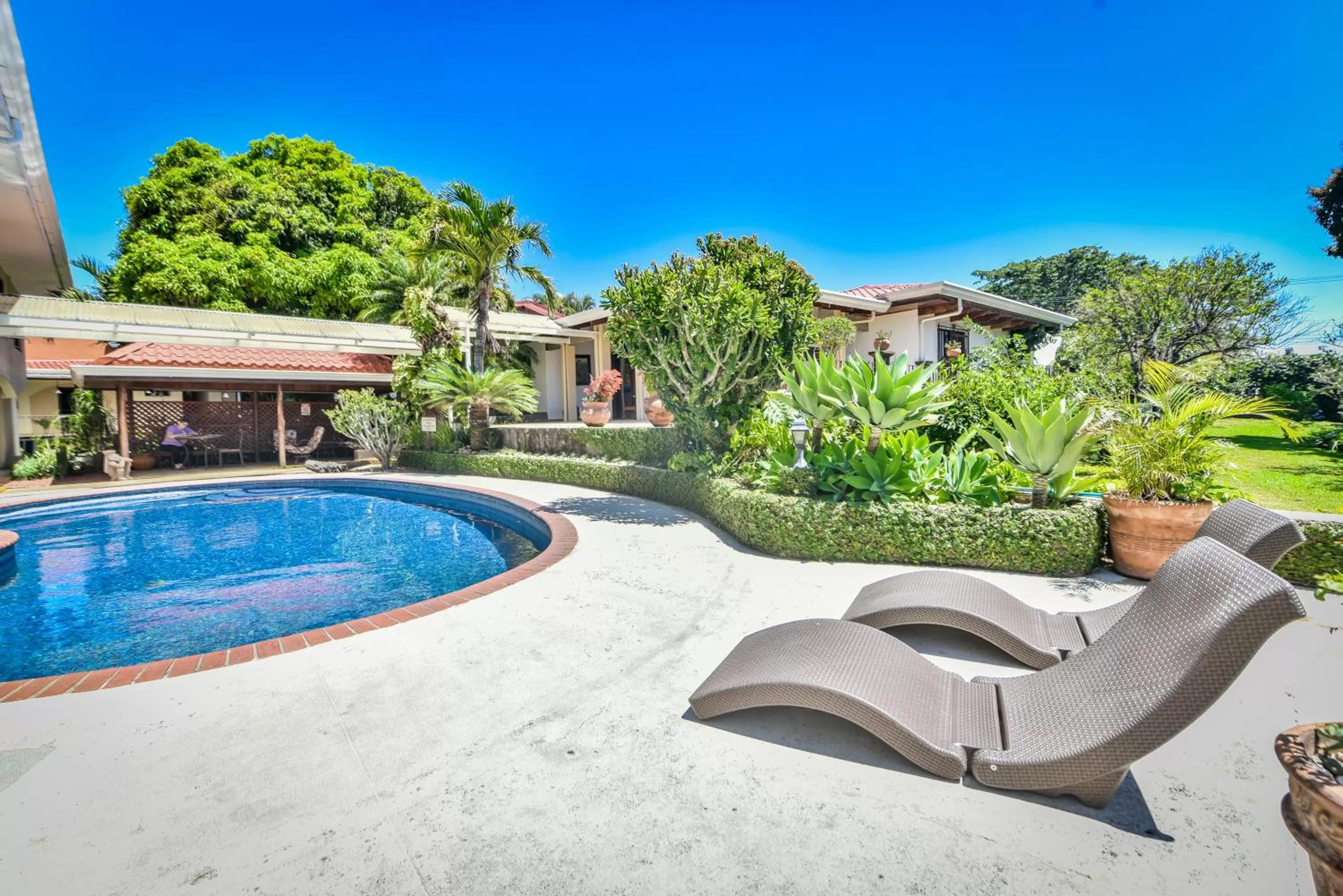 Swimming pool in La Riviera Hotel