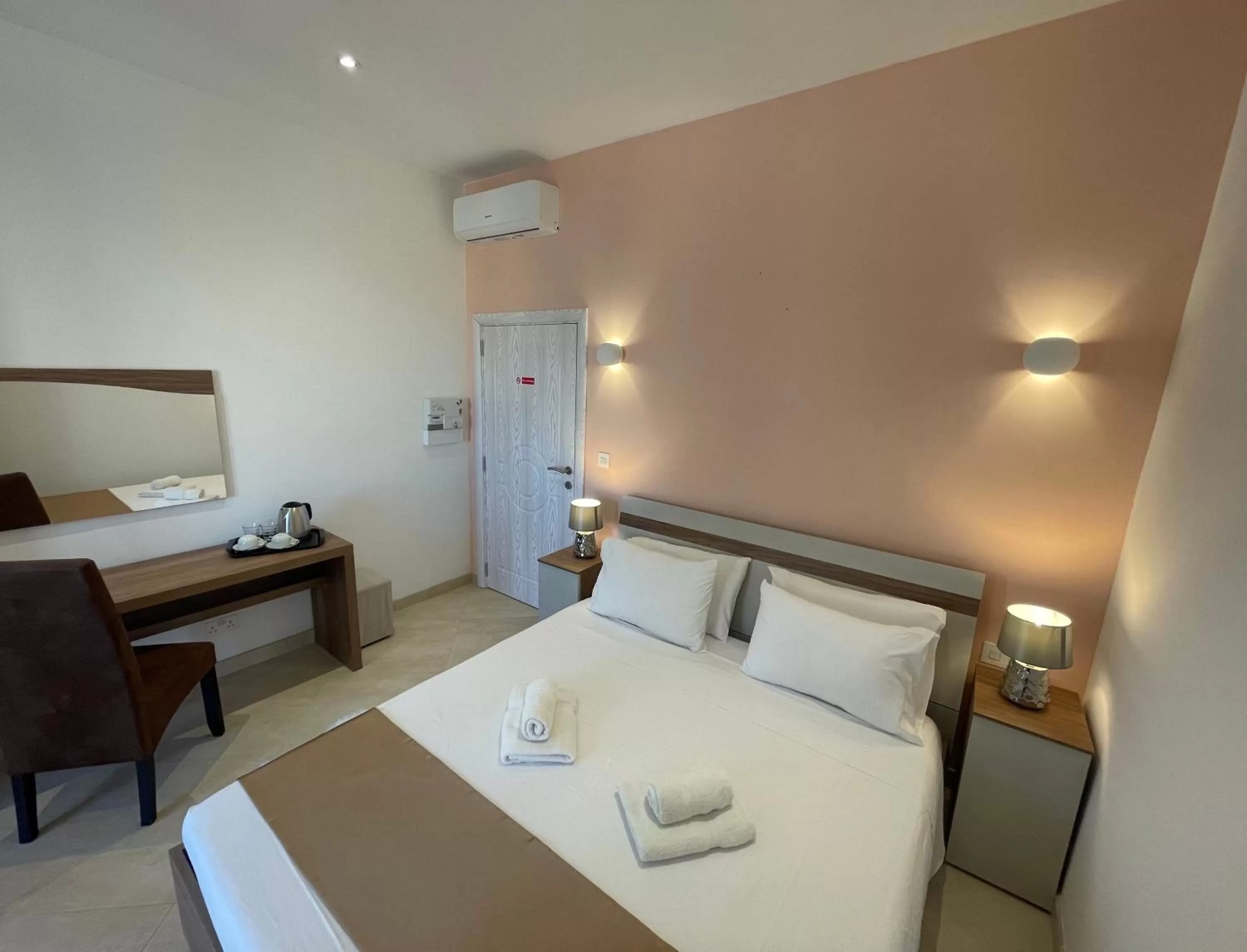 Bed in Alina Boutique Living