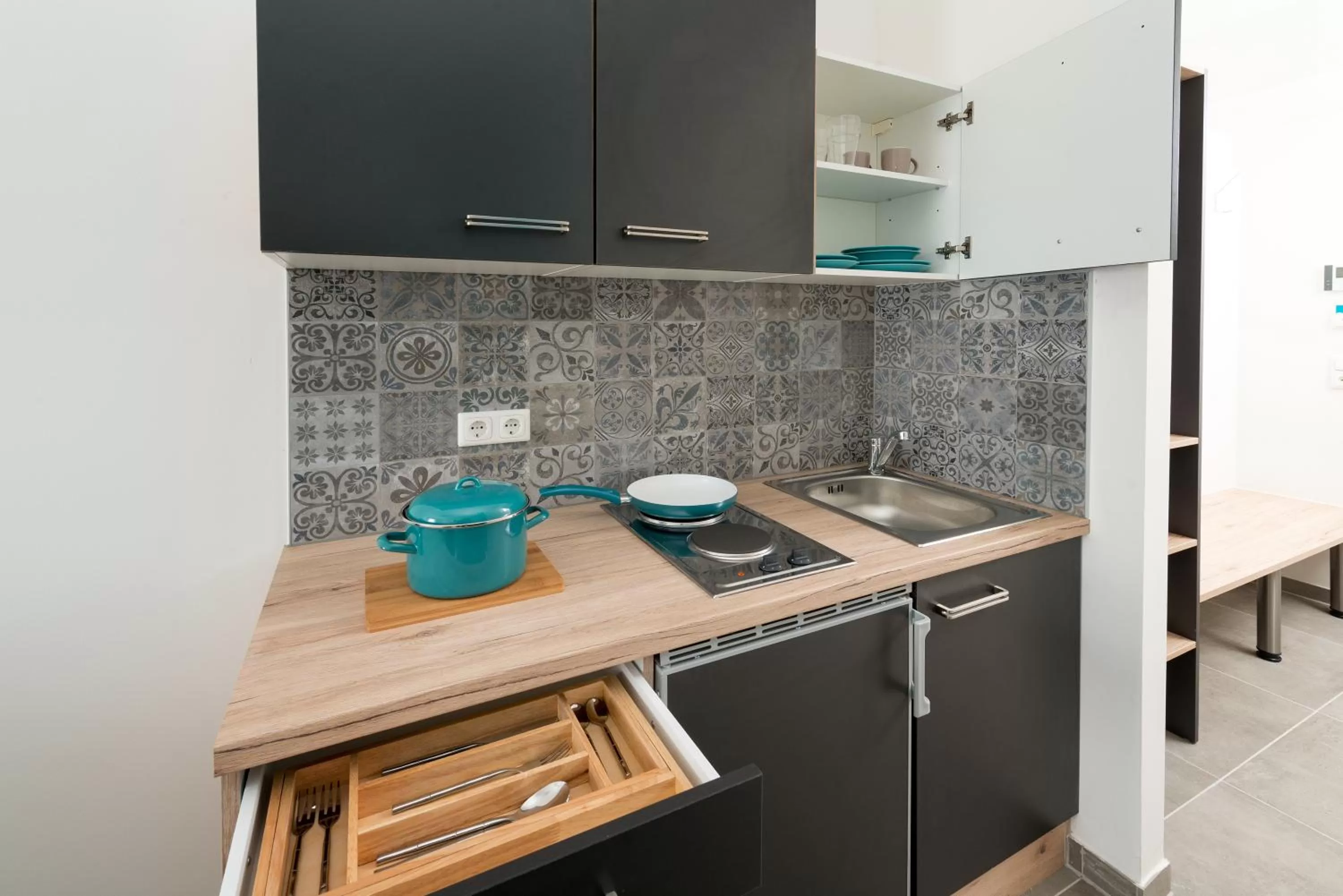 Kitchen or kitchenette in MOTEL24seven