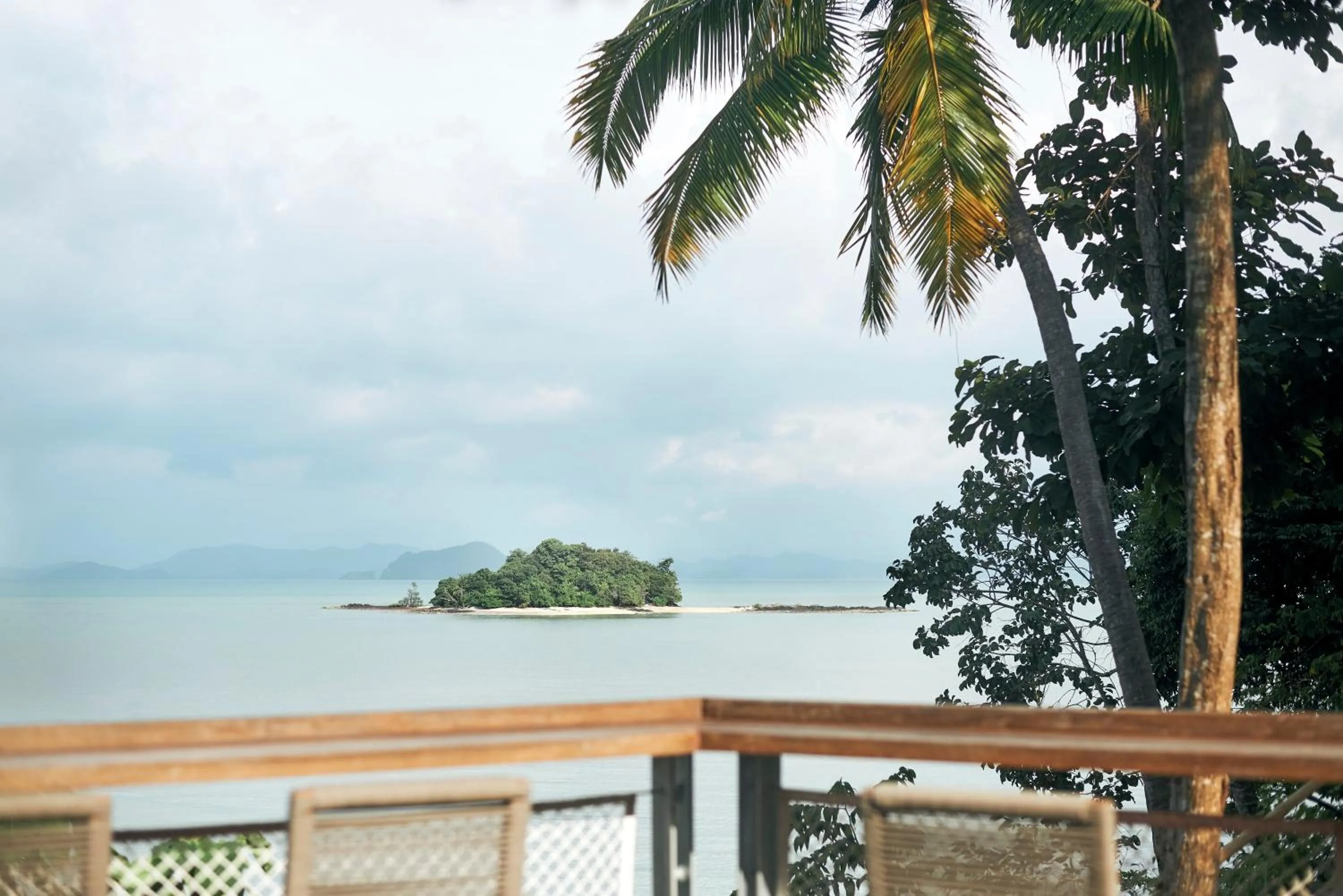 Restaurant/places to eat in Island Escape Burasari