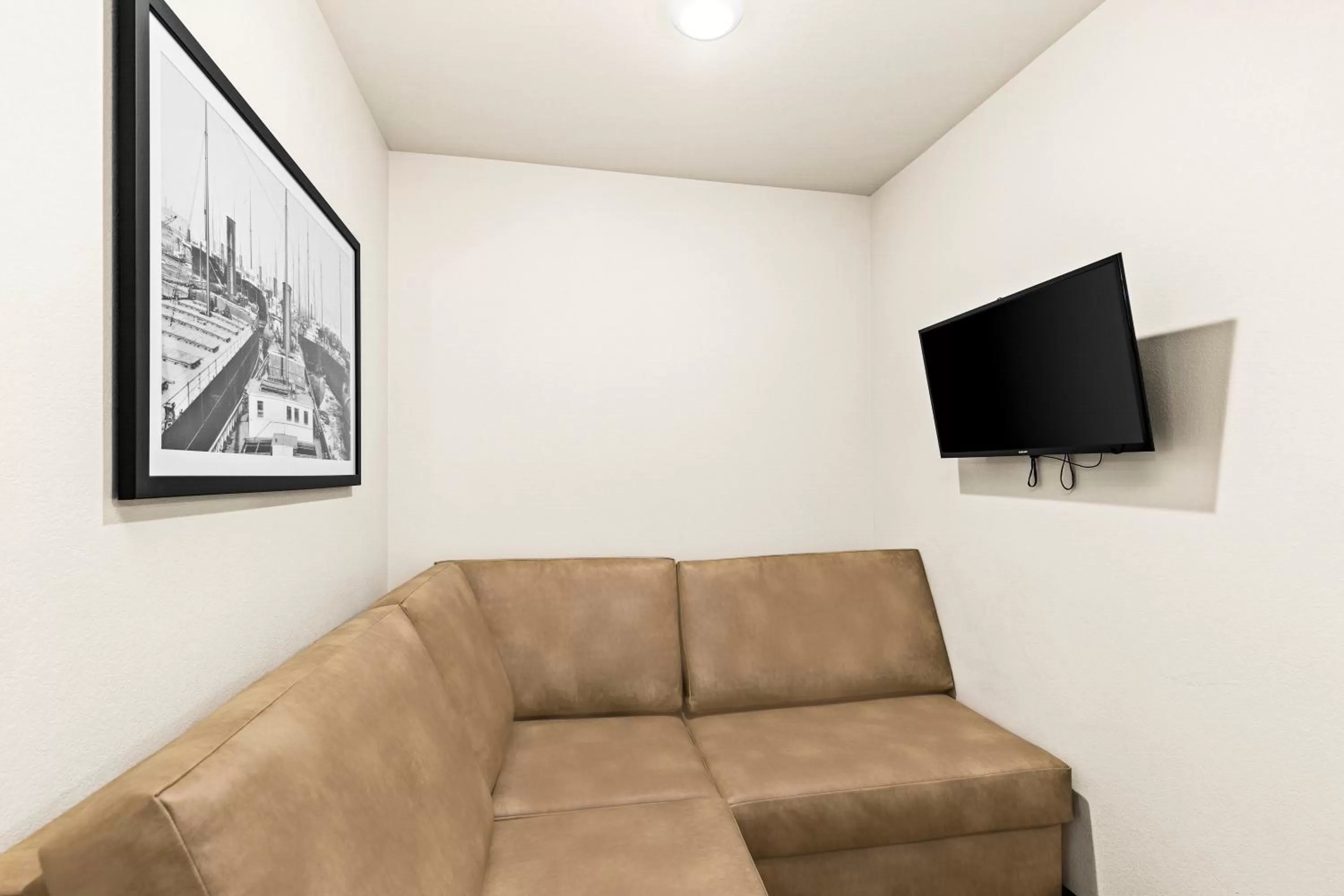 Seating area in Cobblestone Hotel & Suites - Superior Duluth