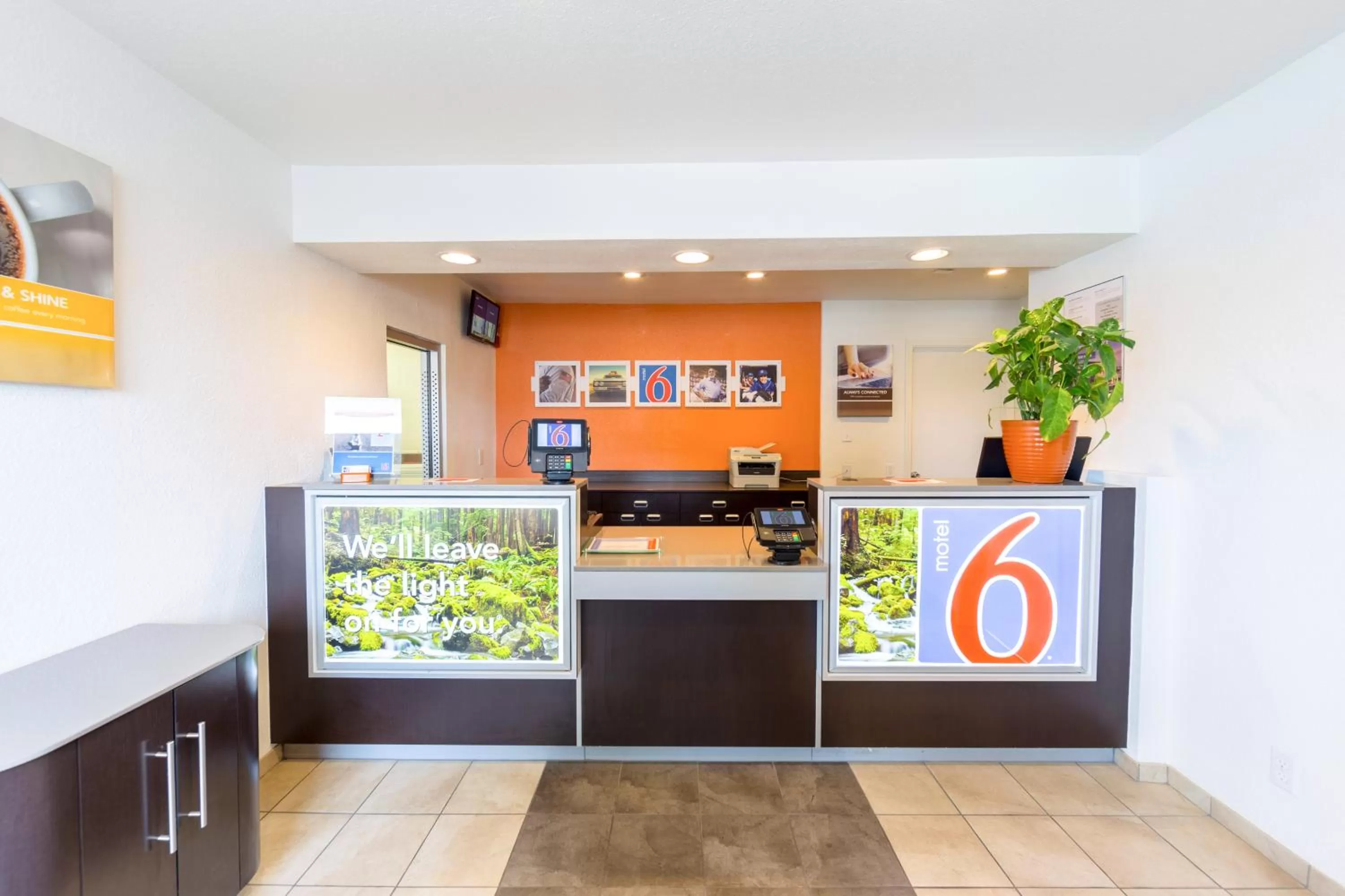Lobby or reception in Motel 6-Klamath Falls, OR