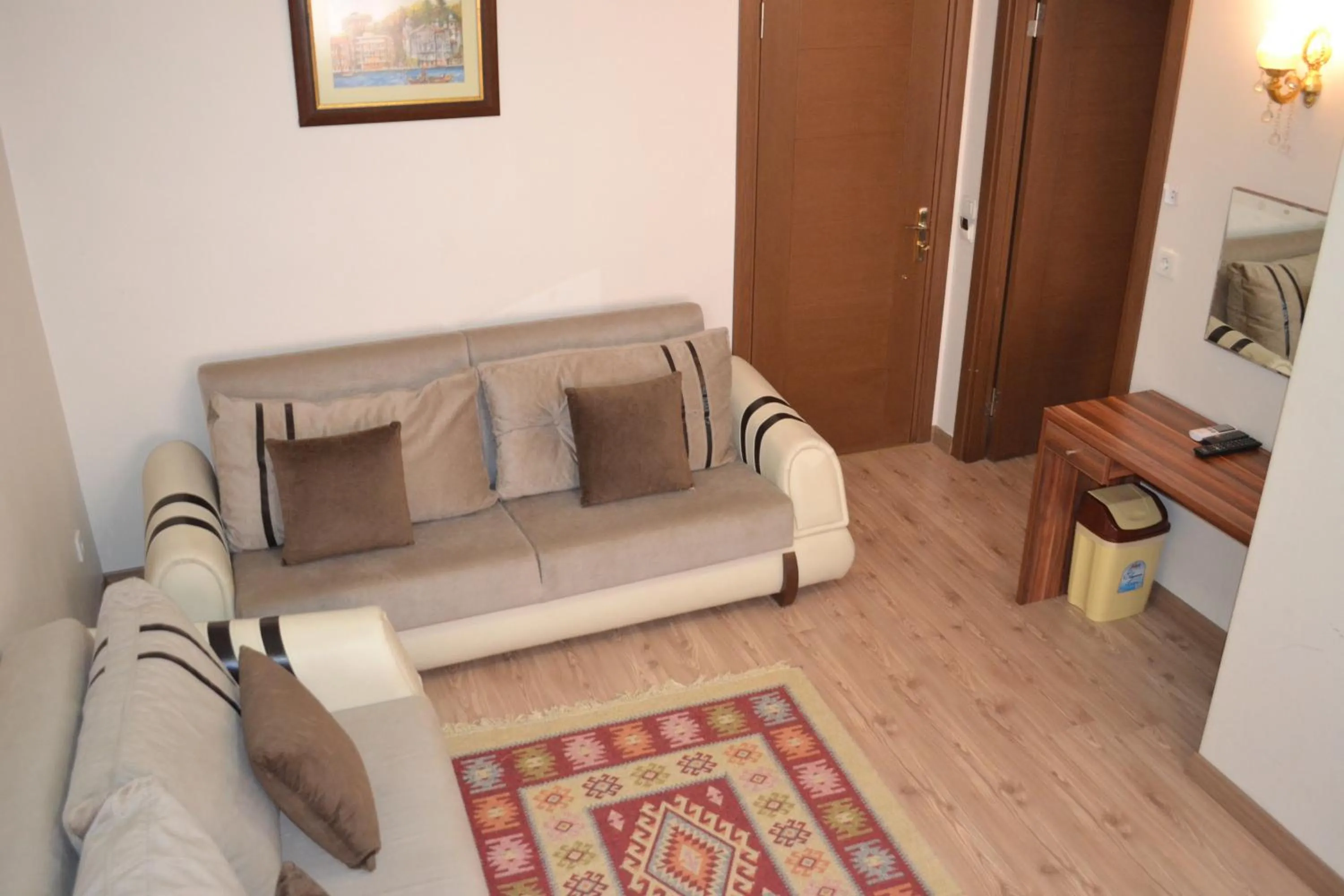 Living room in New Fatih Hotel