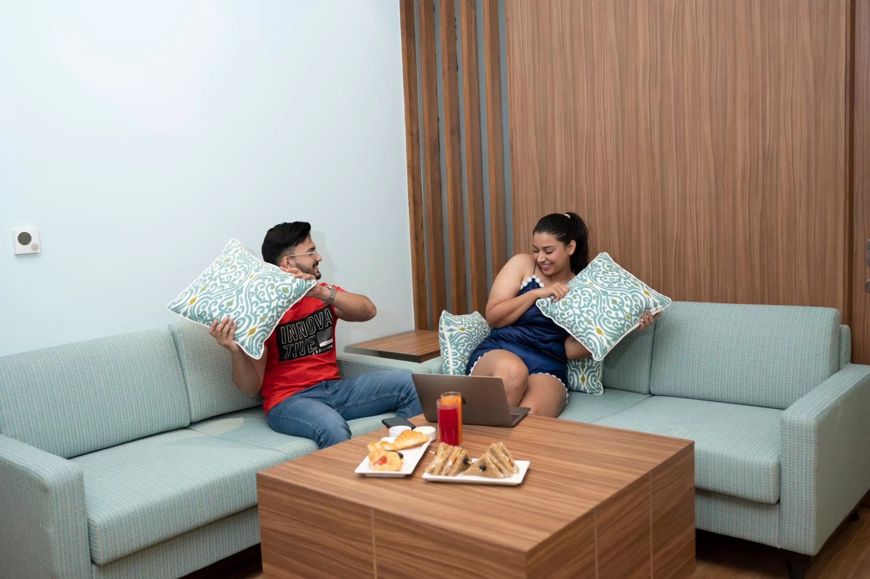 Living room in Fairfield by Marriott Agra