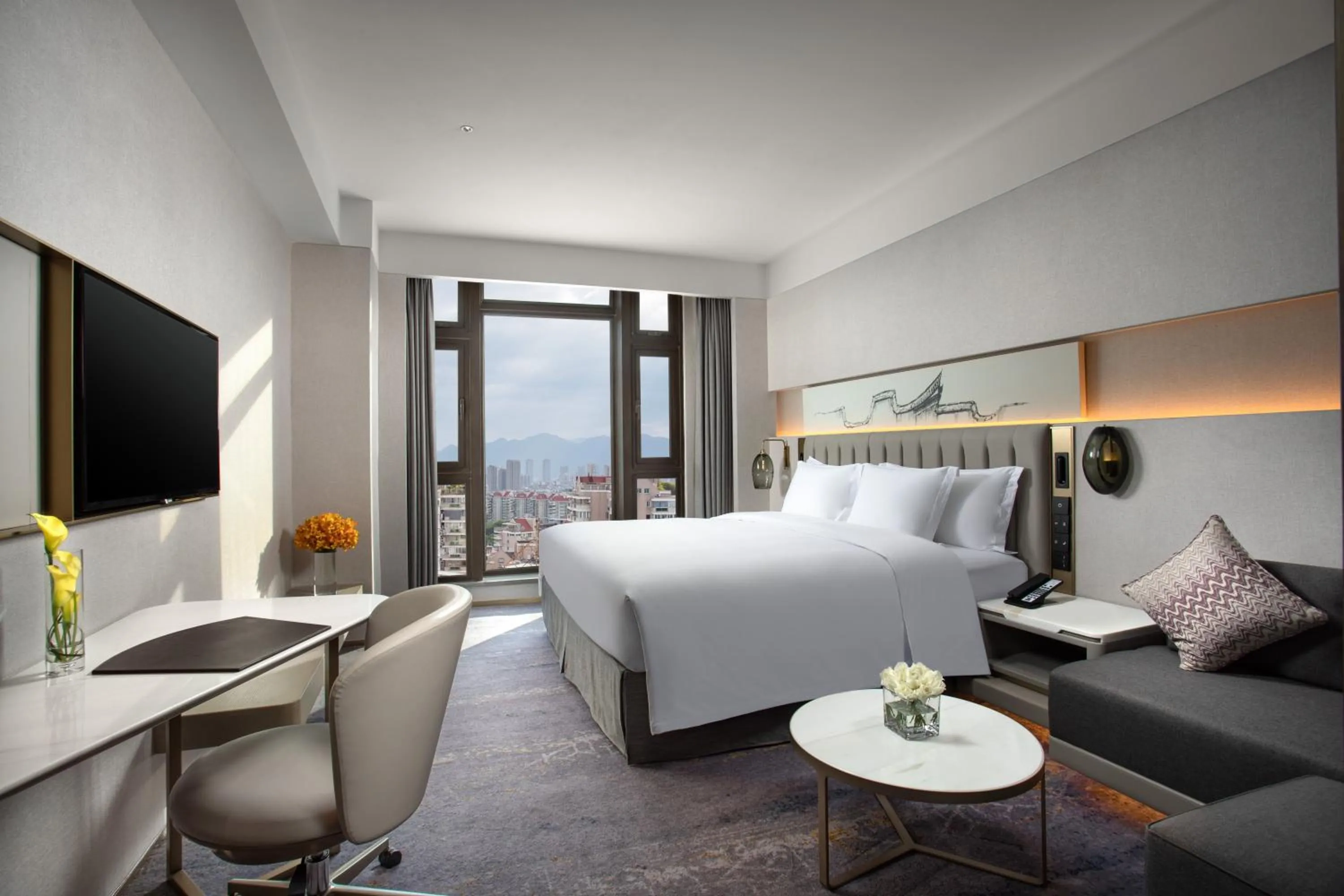 Photo of the whole room, Bed in Crowne Plaza Fuzhou South by IHG