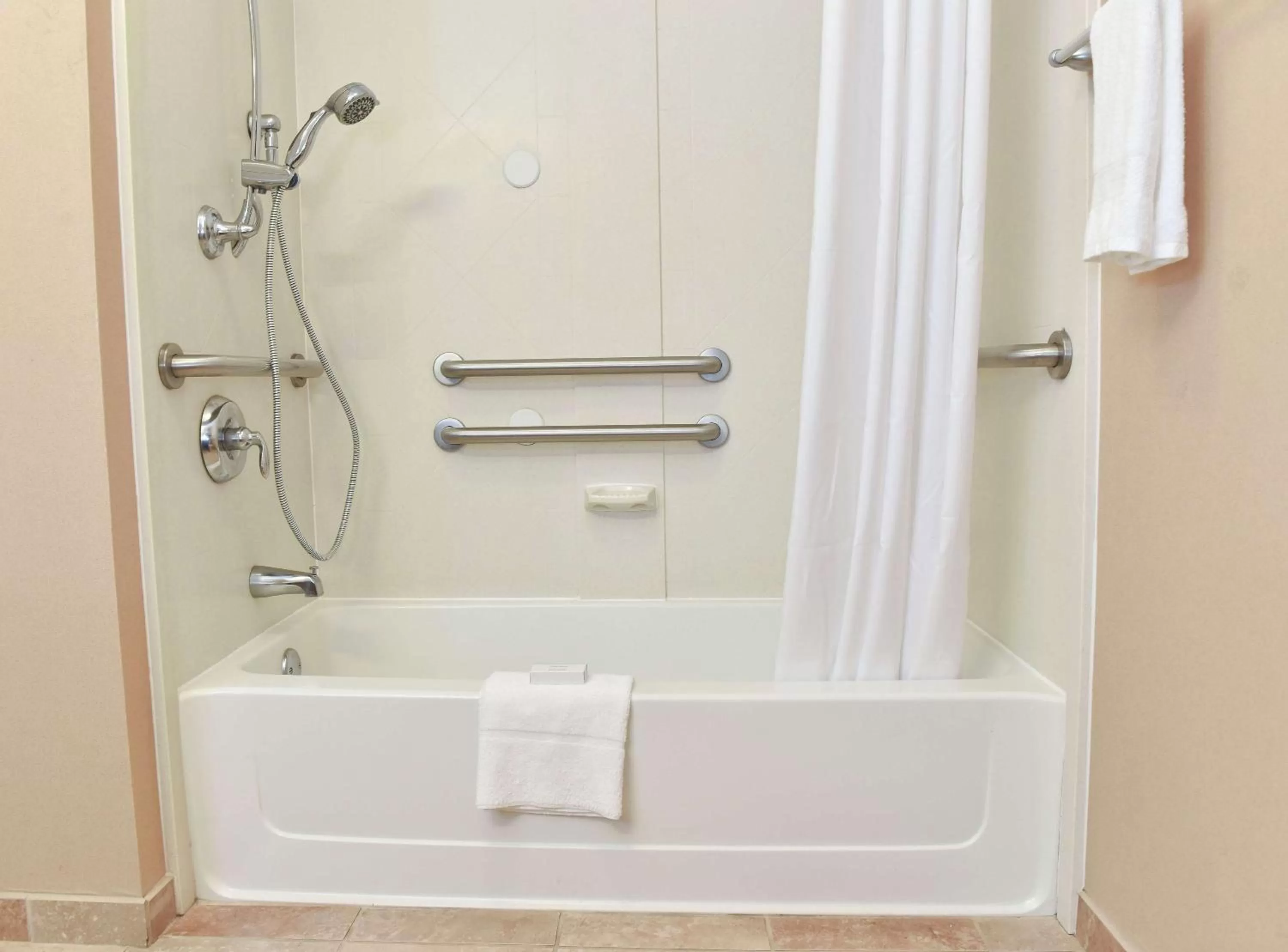 Bathroom in Hampton Inn Ruston