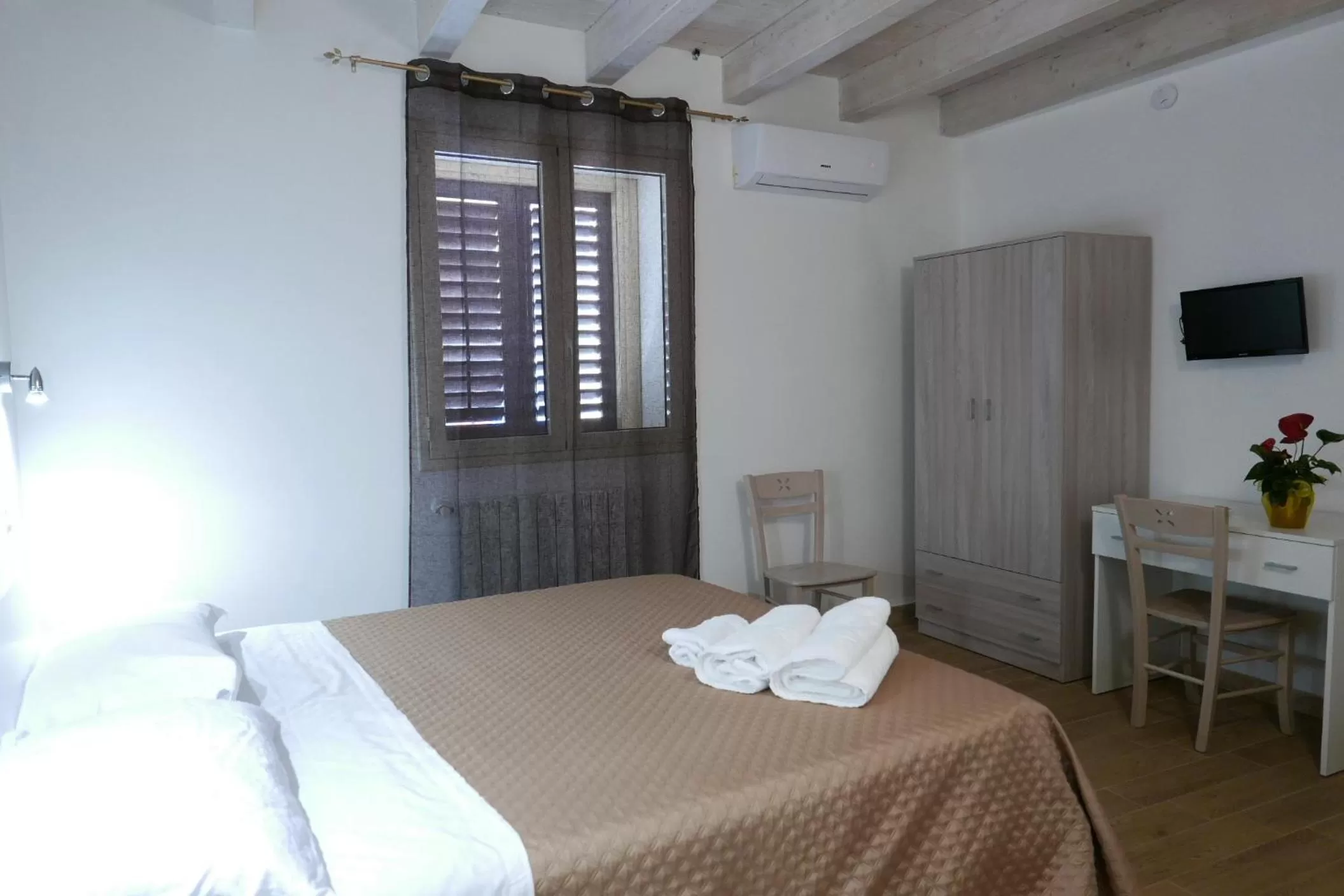 Bedroom, Bed in Opera Boutique Rooms