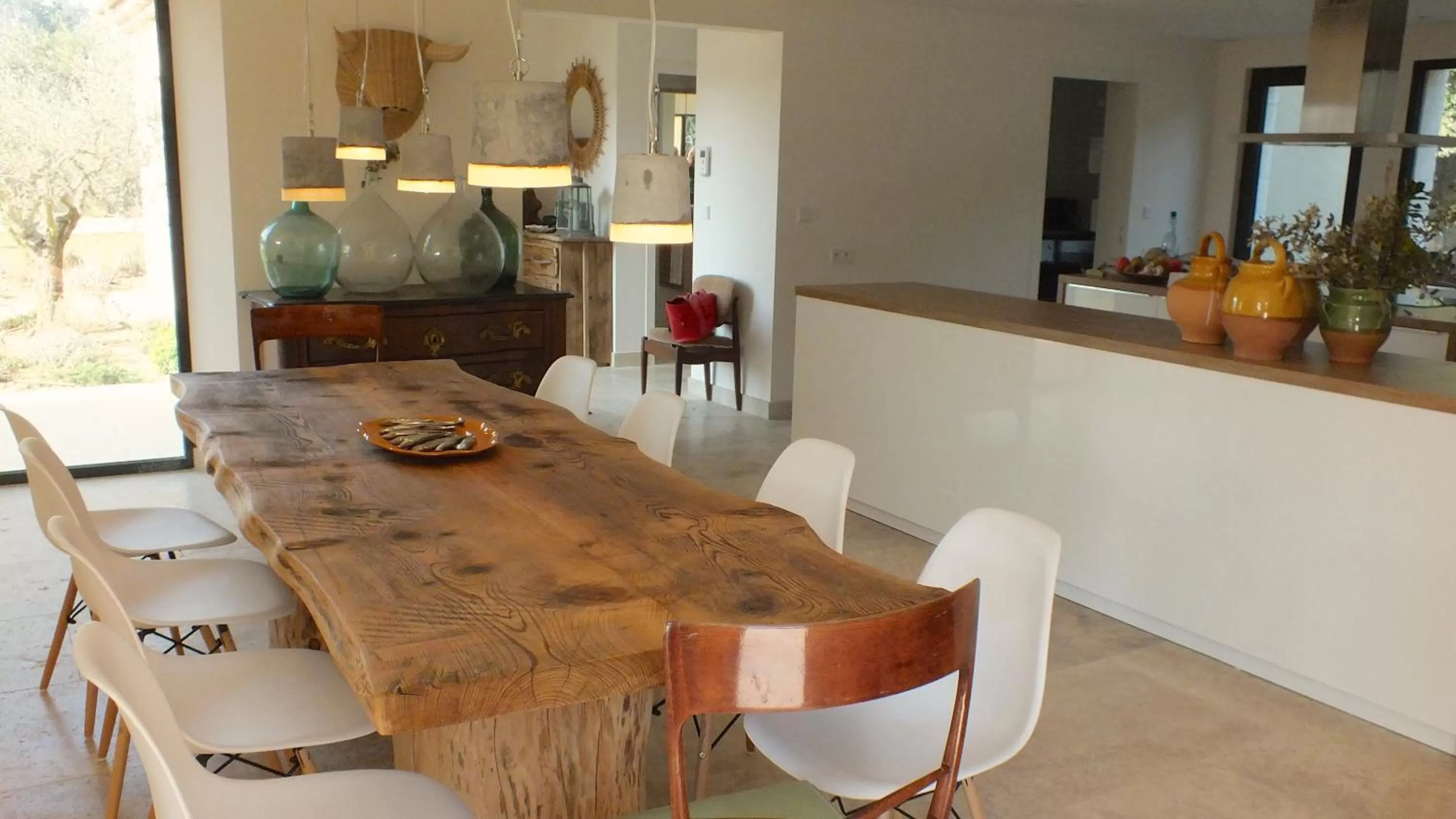 Decorative detail, Dining Area in Mas Notre Dame