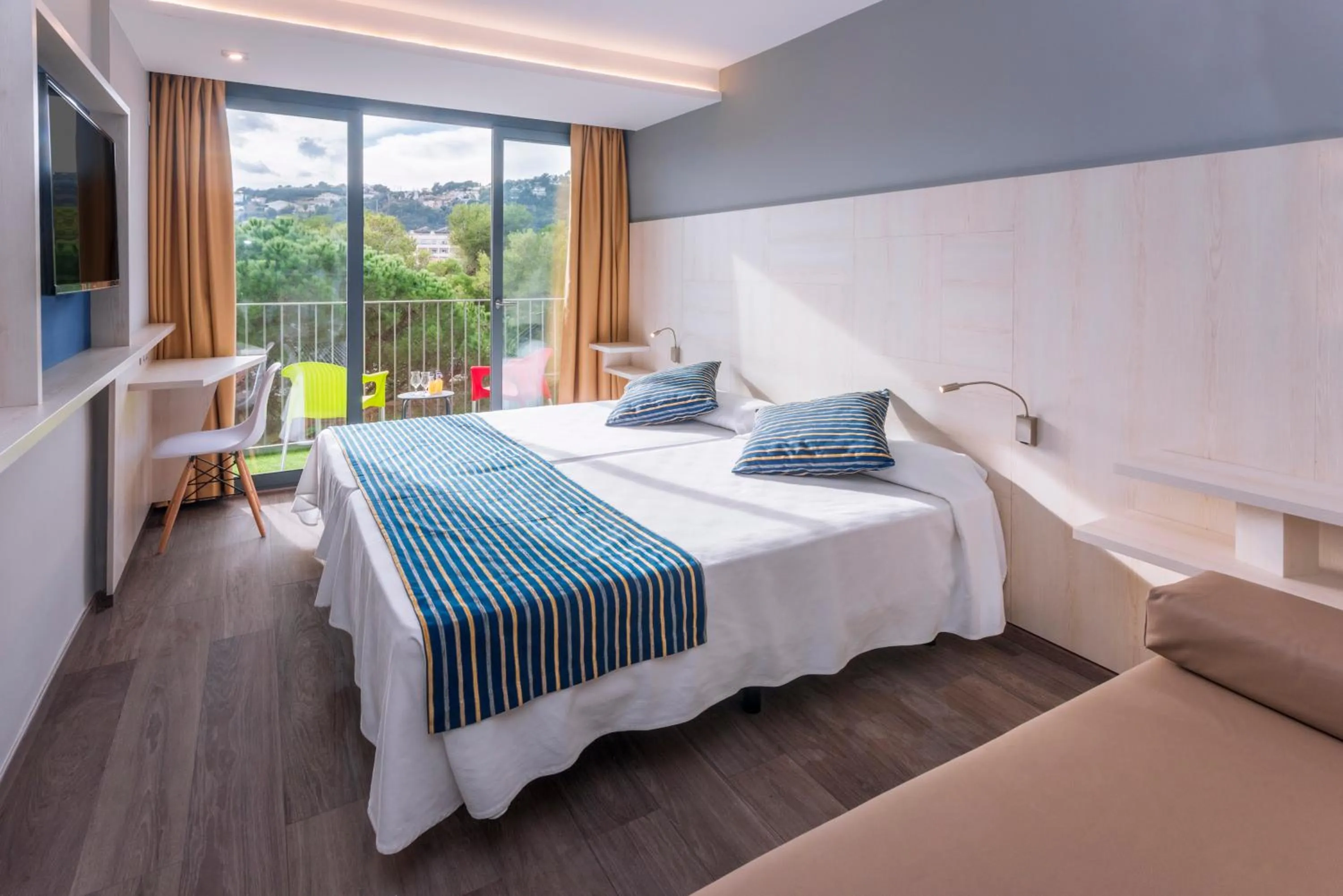 Photo of the whole room, Bed in GHT Sa Riera