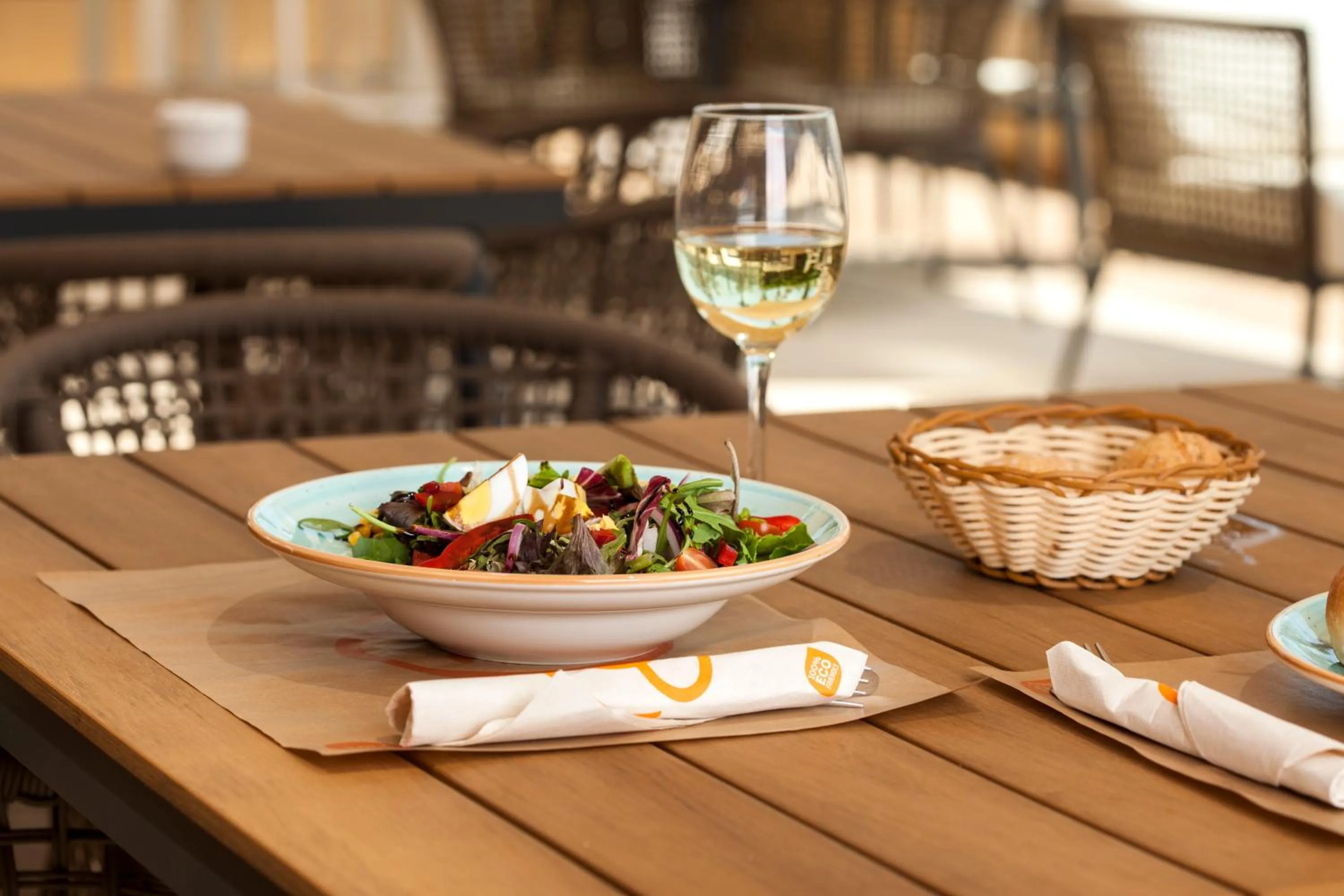 Restaurant/places to eat in Hotel Monterrey Roses by Pierre & Vacances