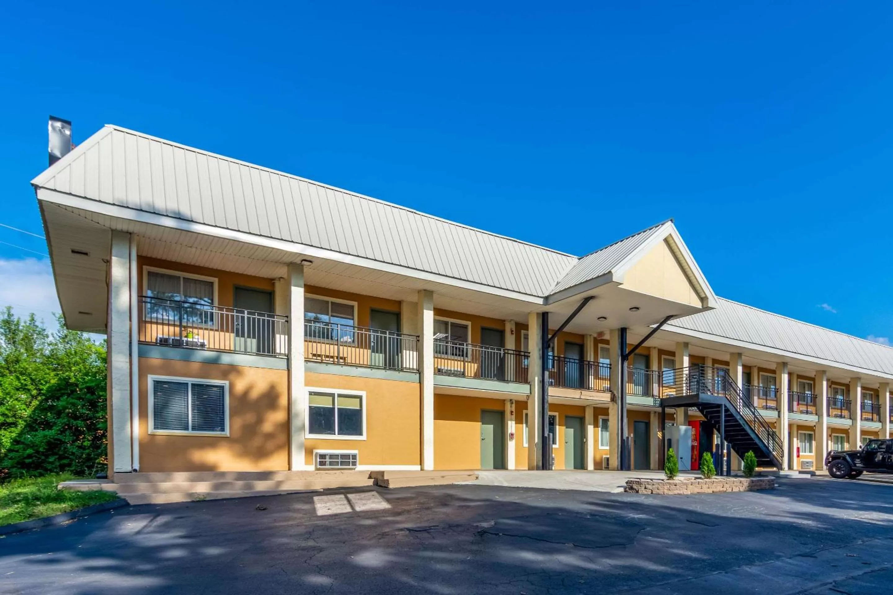 Property building in Econo Lodge East Ridge