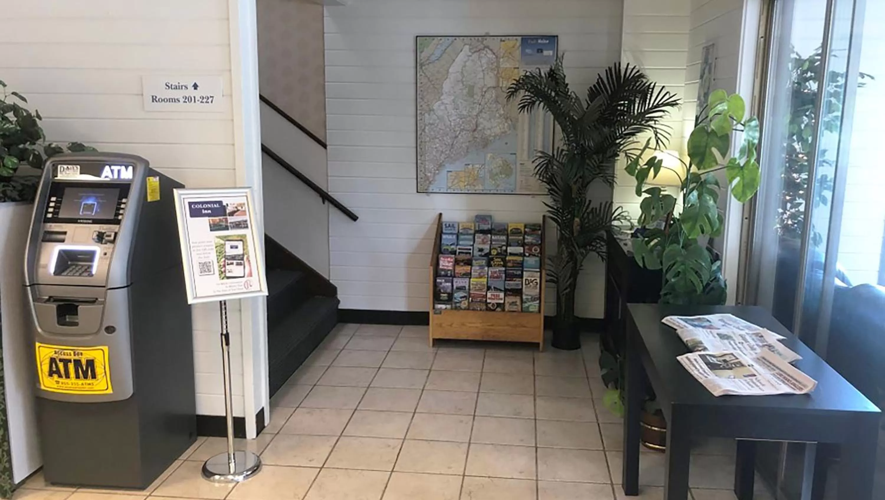 Lobby or reception in Colonial Inn Ellsworth