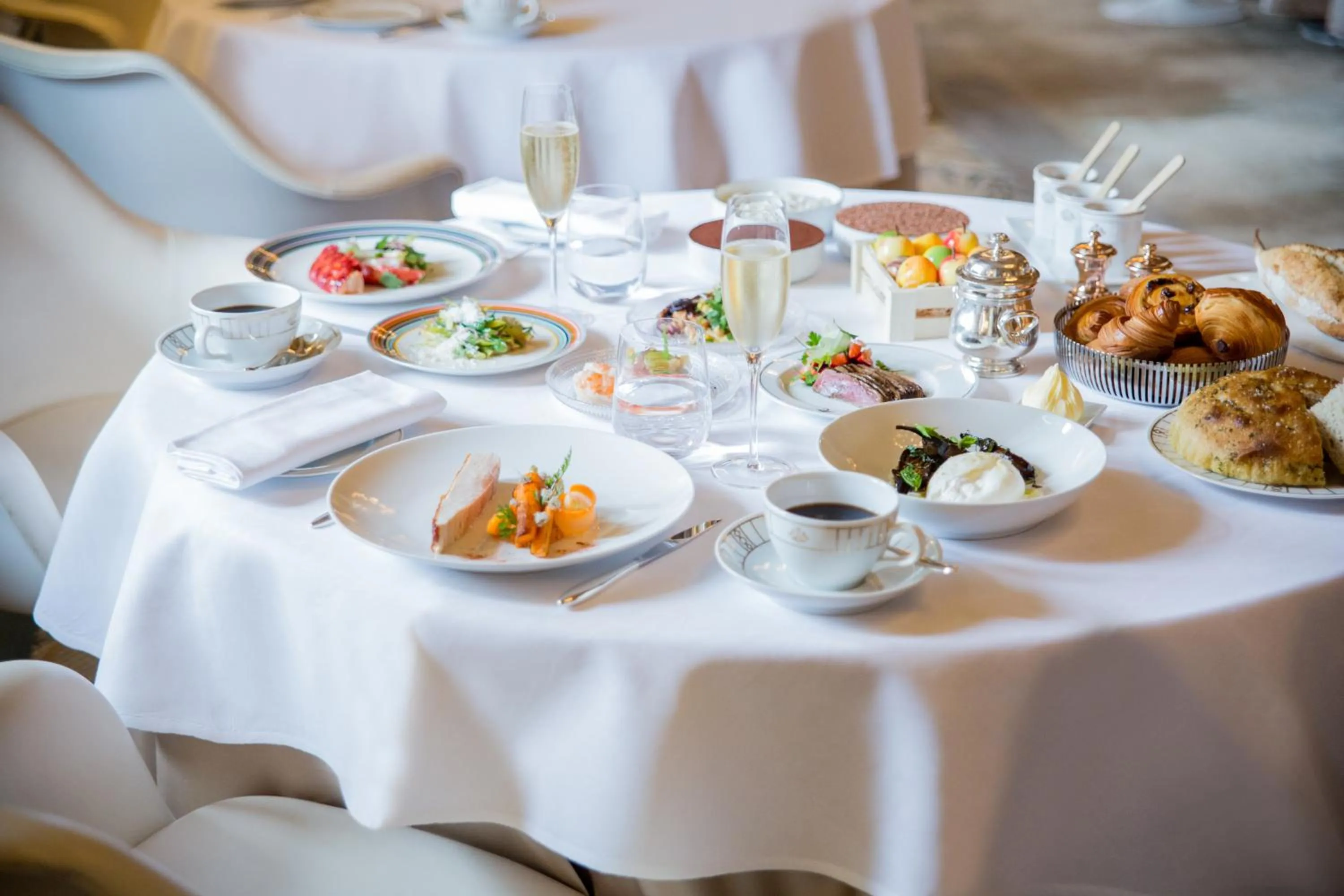 Meals in Le Meurice – Dorchester Collection