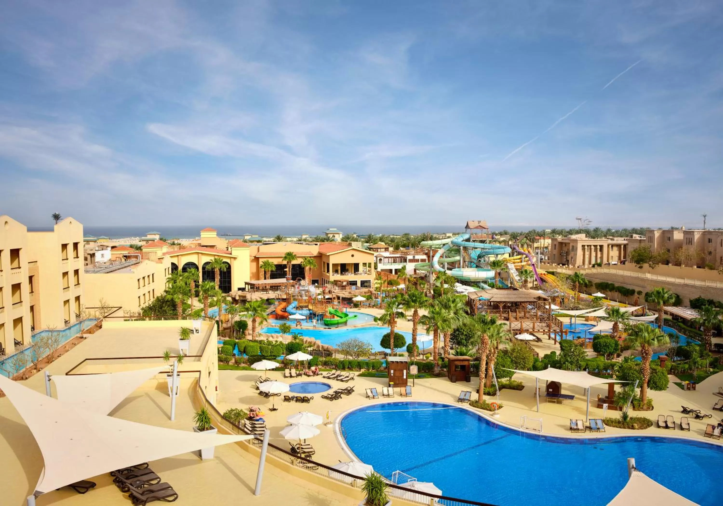 Property building in Coral Sea Aqua Club Resort