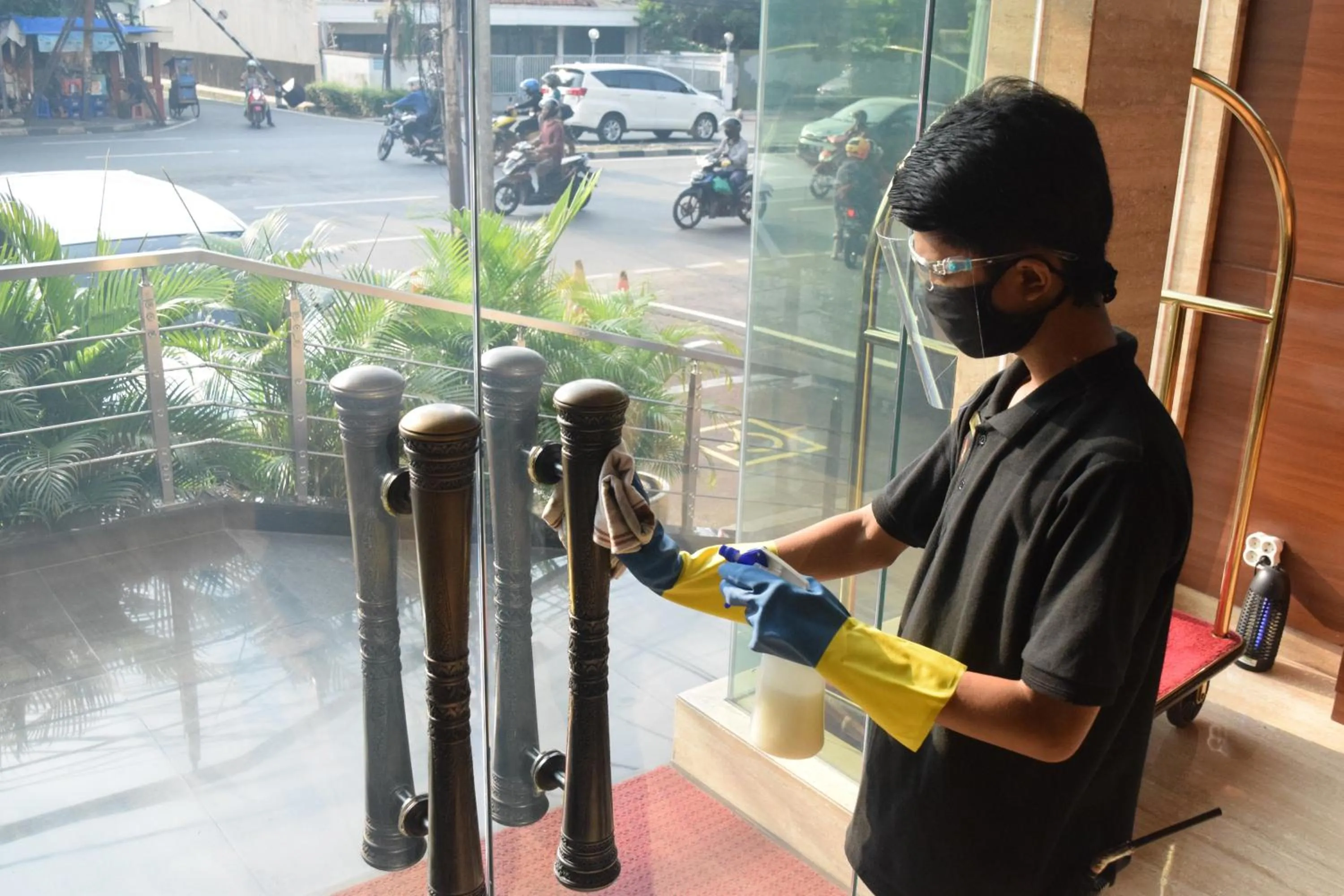 Staff in Sotis Residence Pejompongan