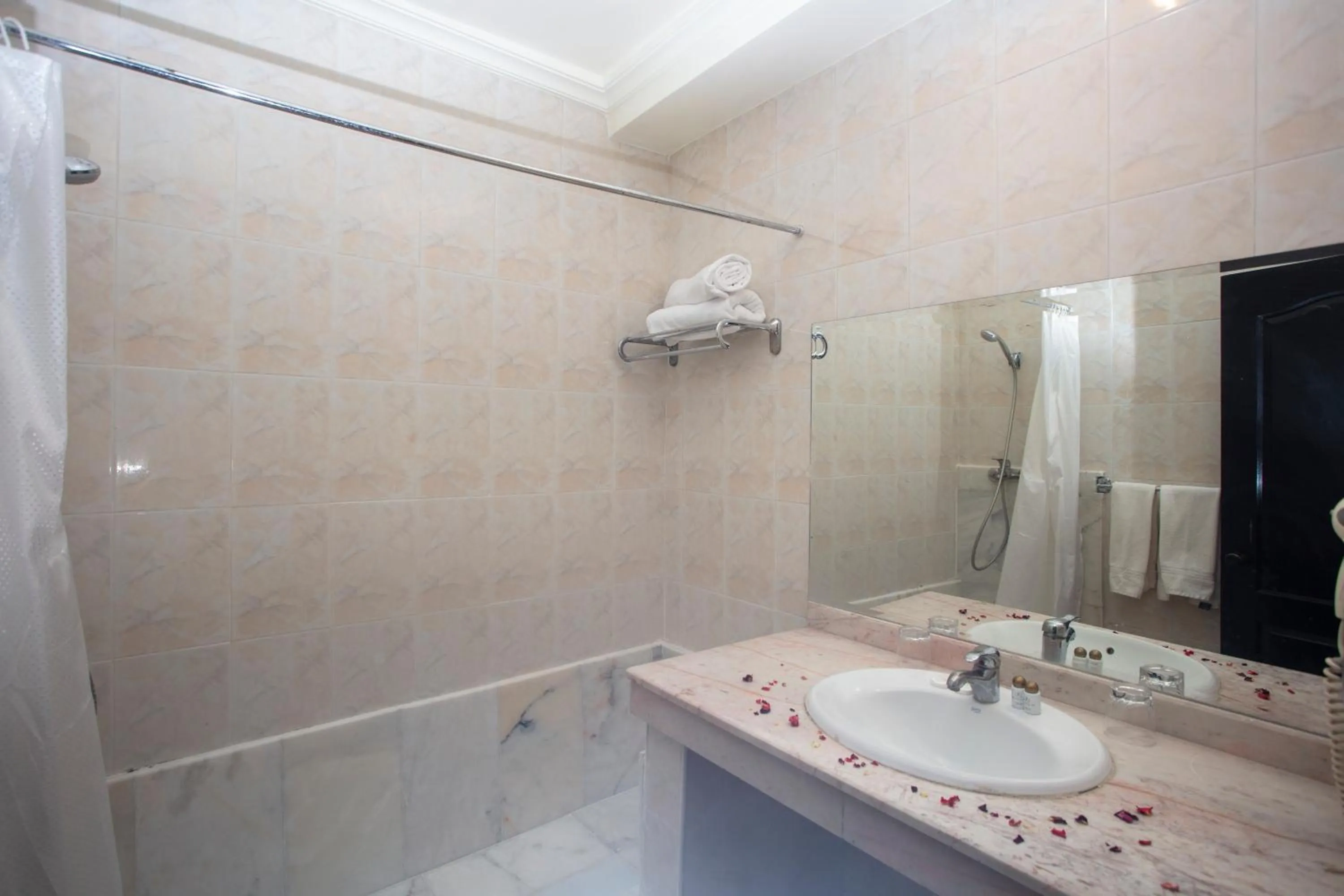 Bathroom in Imperial Holiday Hôtel & spa