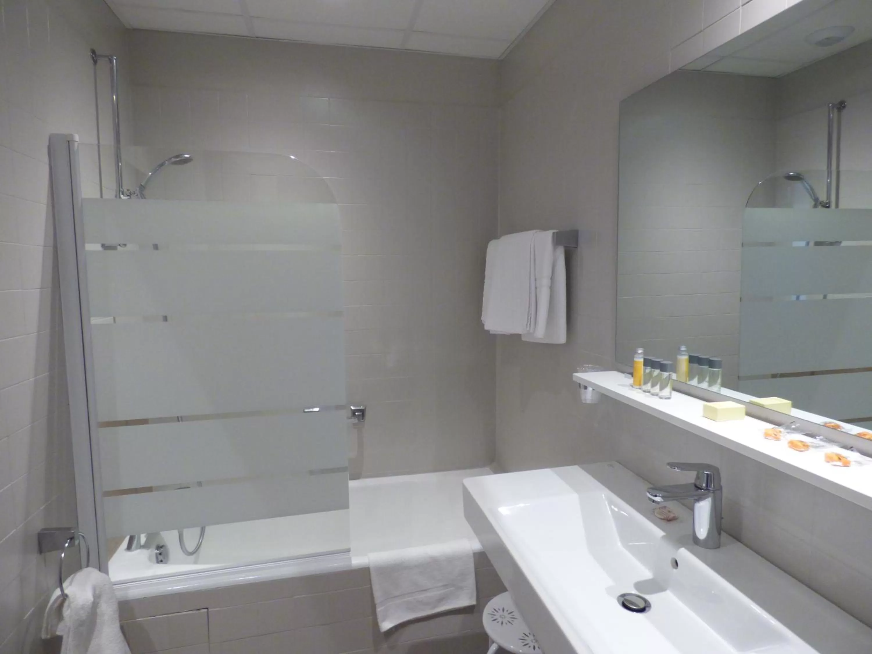 Bathroom in Cit'Hotel L'Etape