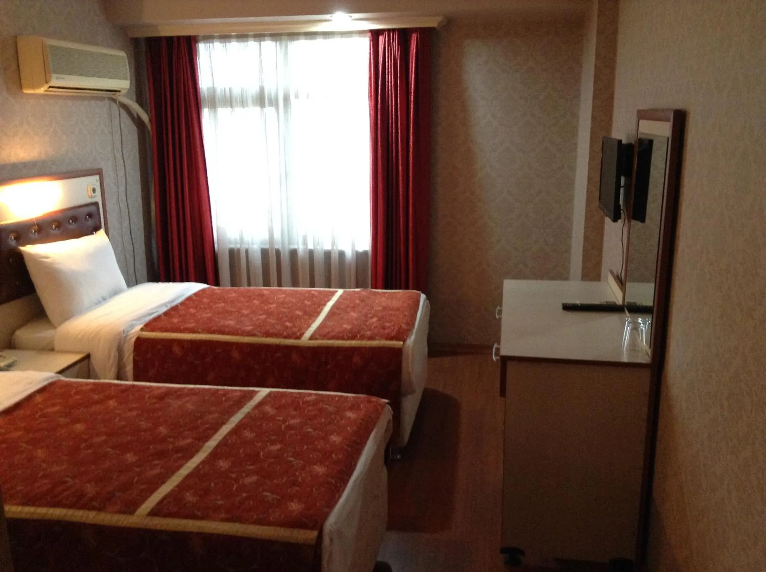 Day, Bed in Tayhan Hotel