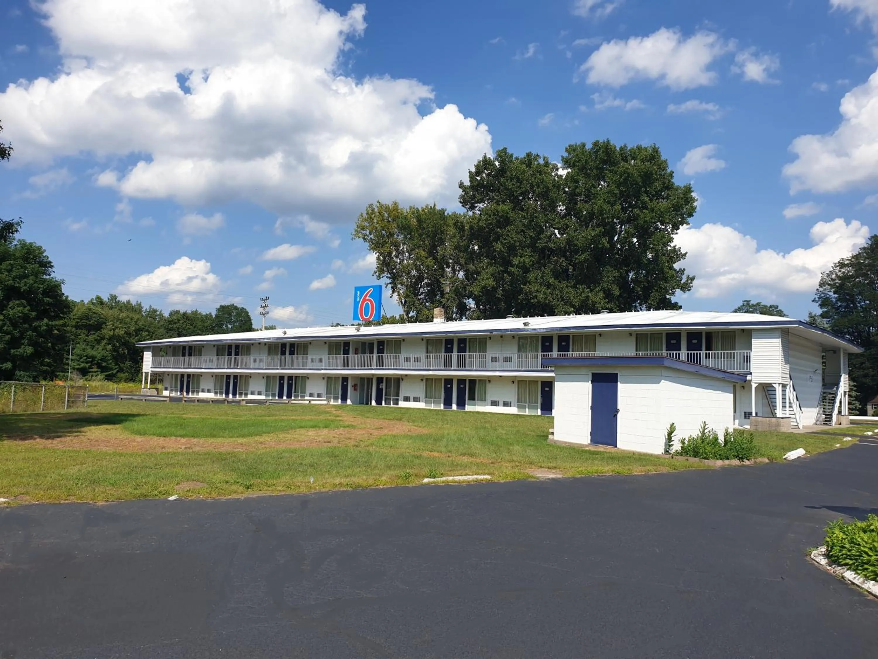Property building in Motel 6-Schenectady, NY