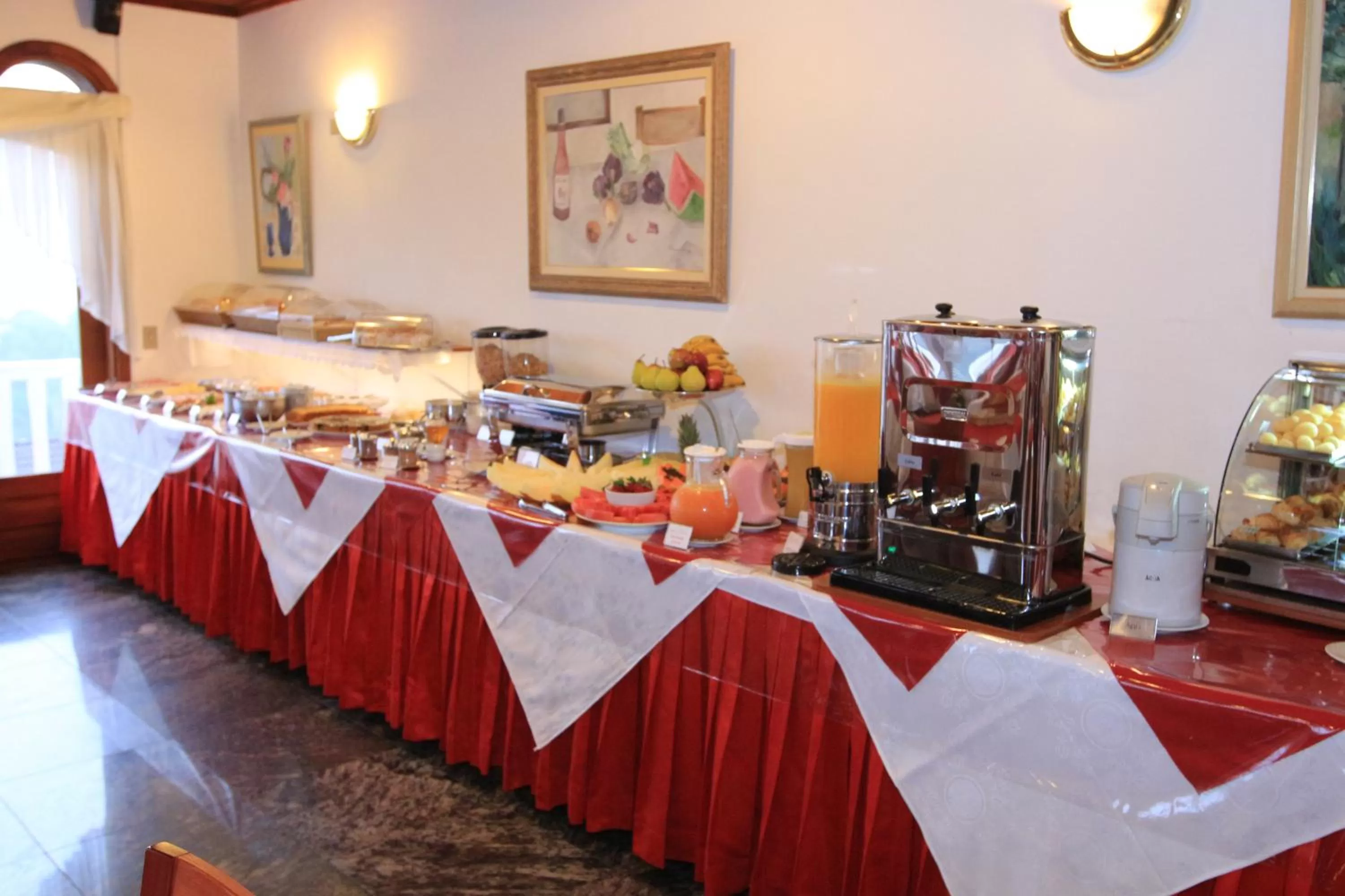 Buffet breakfast in Pousada Recanto Almeida