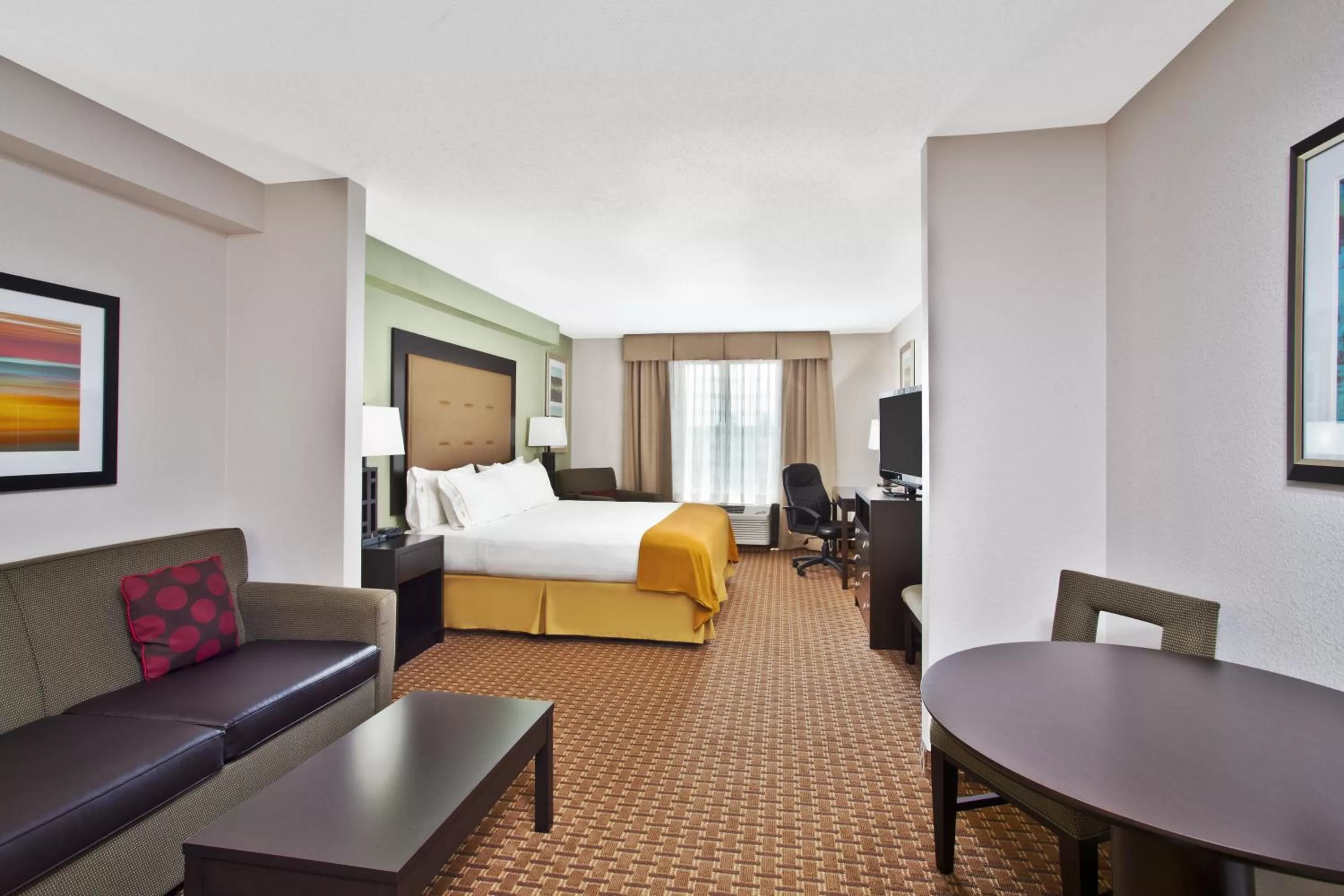 Photo of the whole room, Bed in Holiday Inn Express Hotel and Suites Harrington - Dover Area by IHG
