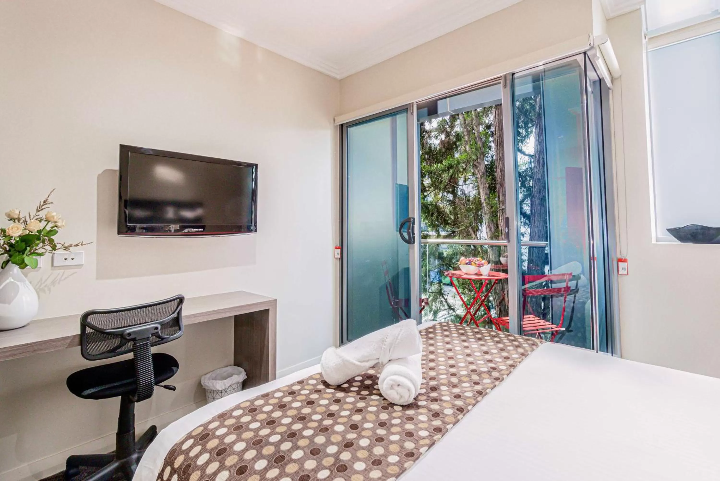 Photo of the whole room, Bed in Best Western Plus Camperdown Suites