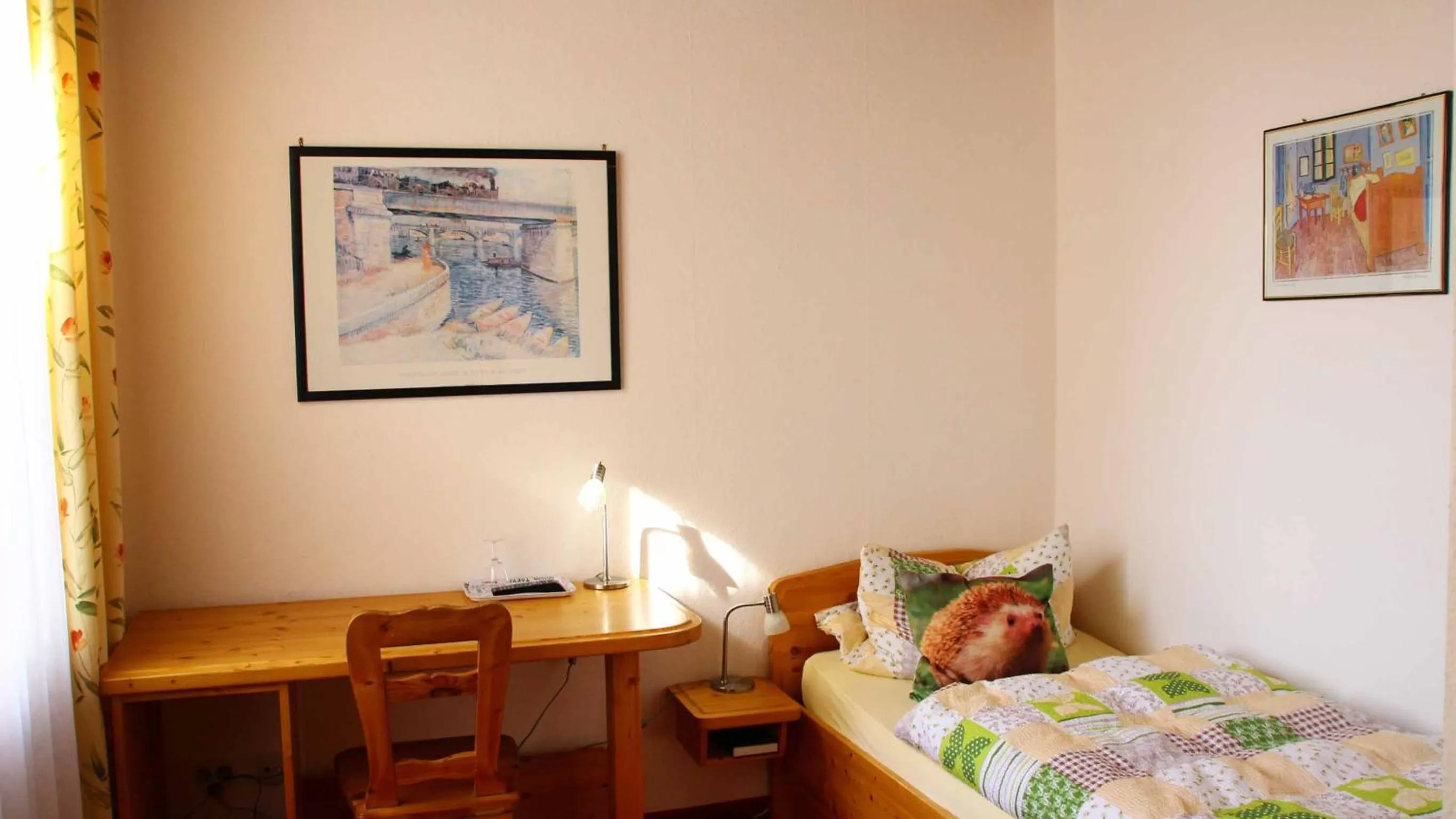 Bed, Seating Area in Hotel Gasthof Zum weissen Lamm