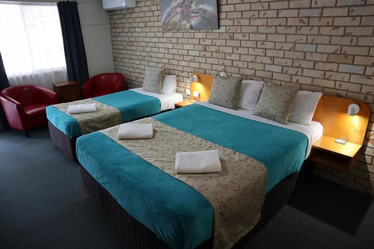 Guests, Bed in Kilcoy Gardens Motel