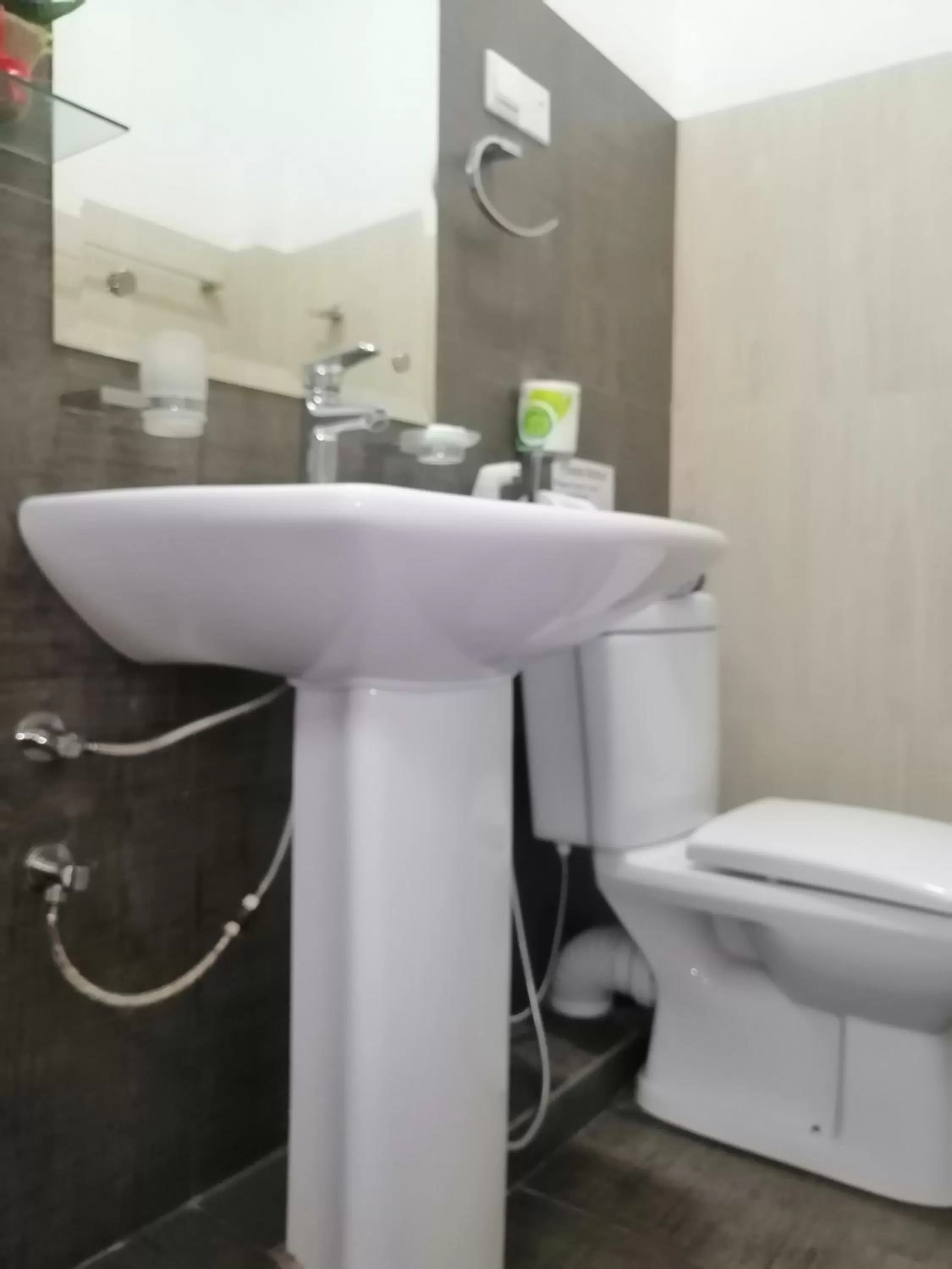 Le Petit Hotel & Restaurant