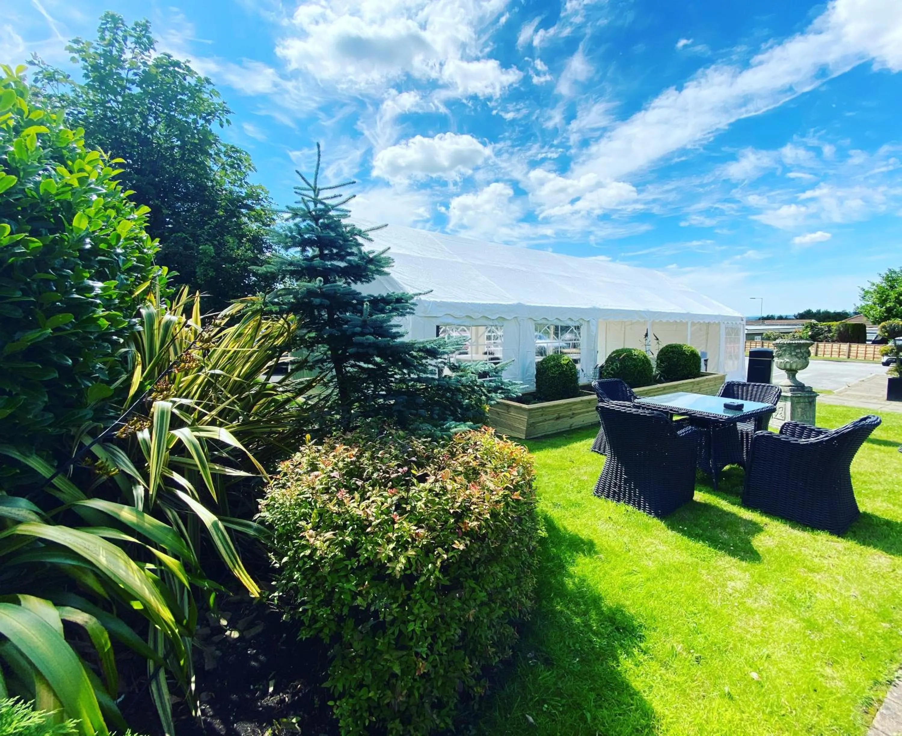 Seating area in Red Hall Hotel