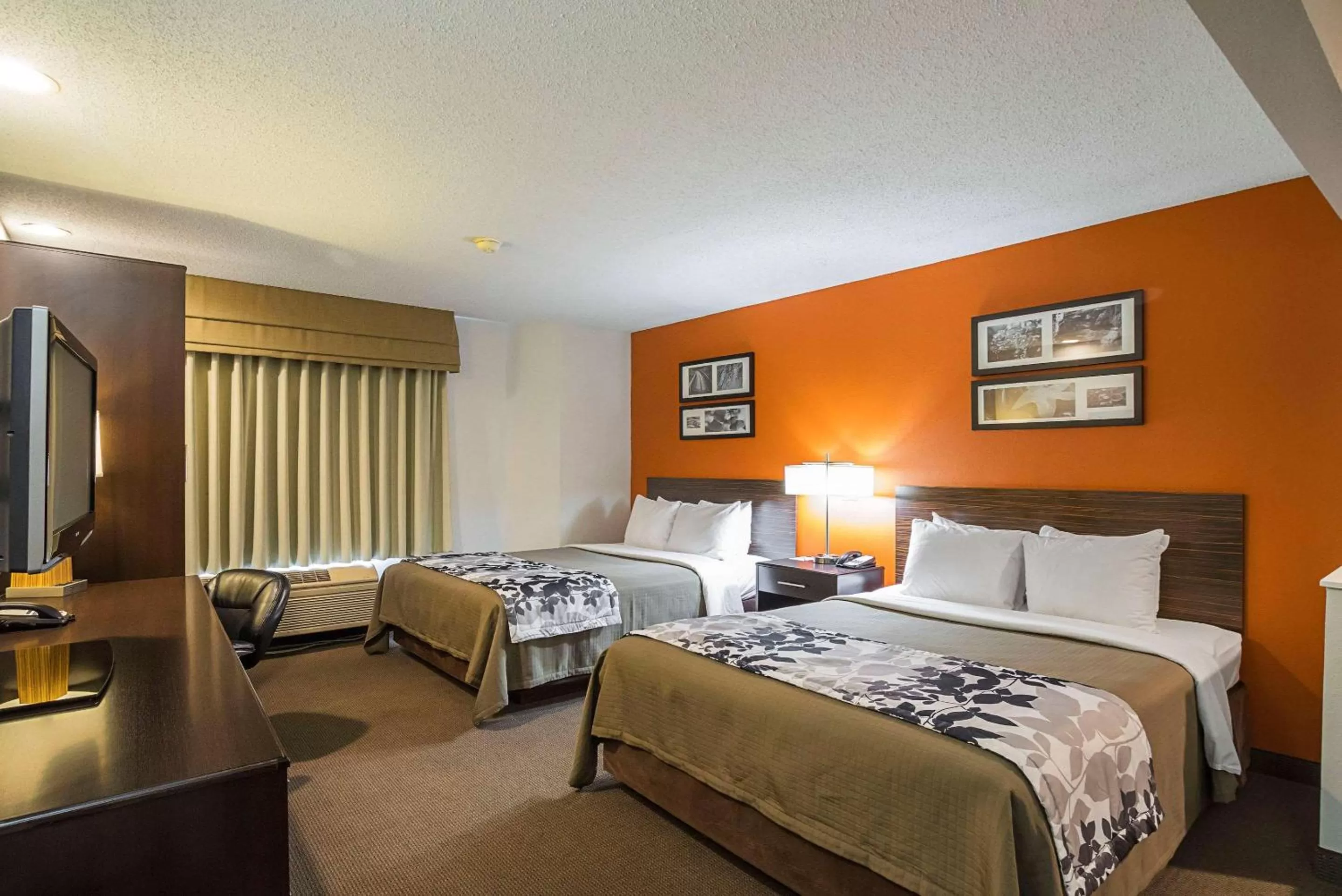 Photo of the whole room, Bed in Sleep Inn & Suites