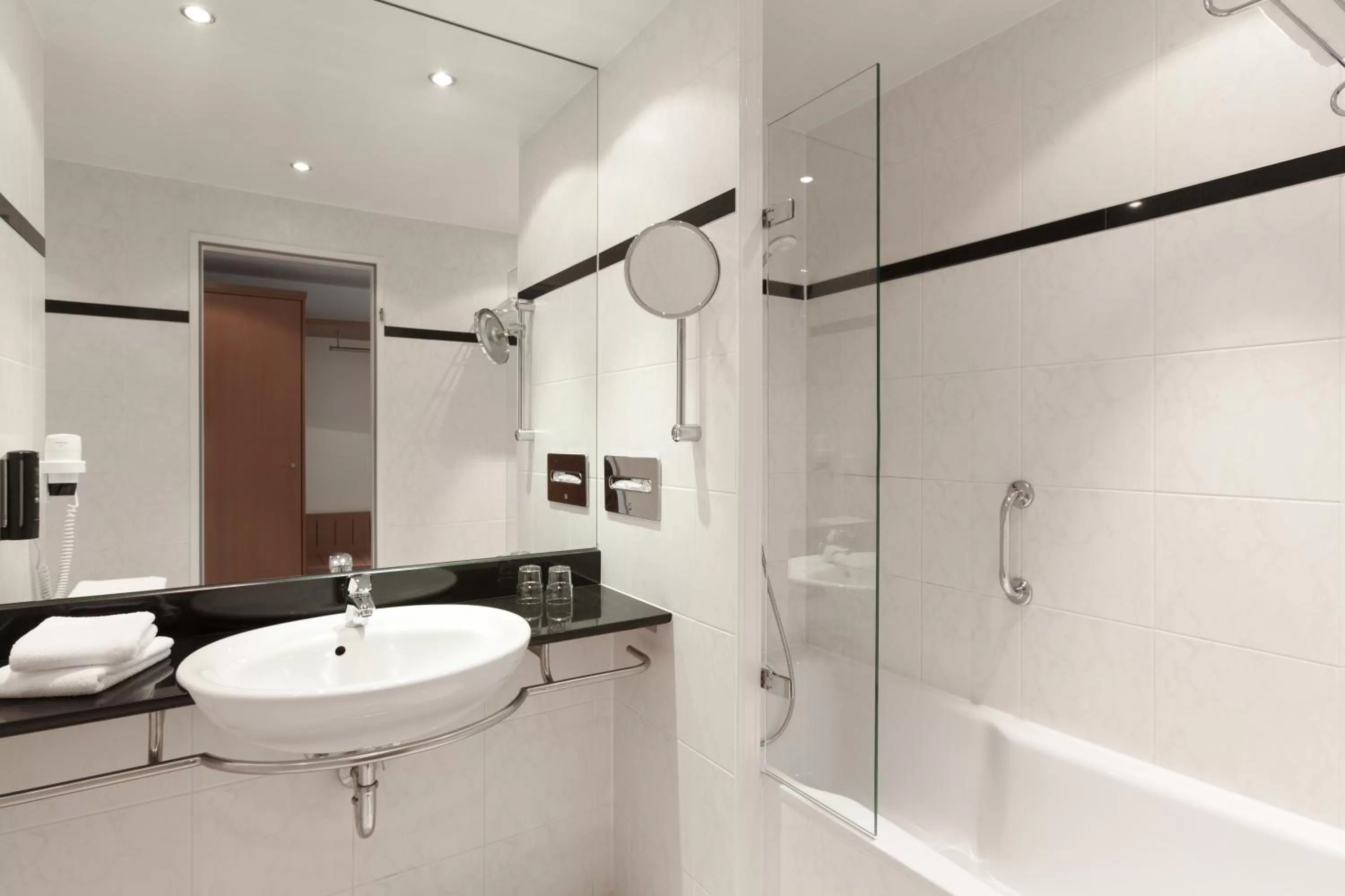 Shower in Vienna House by Wyndham Baltic Stralsund