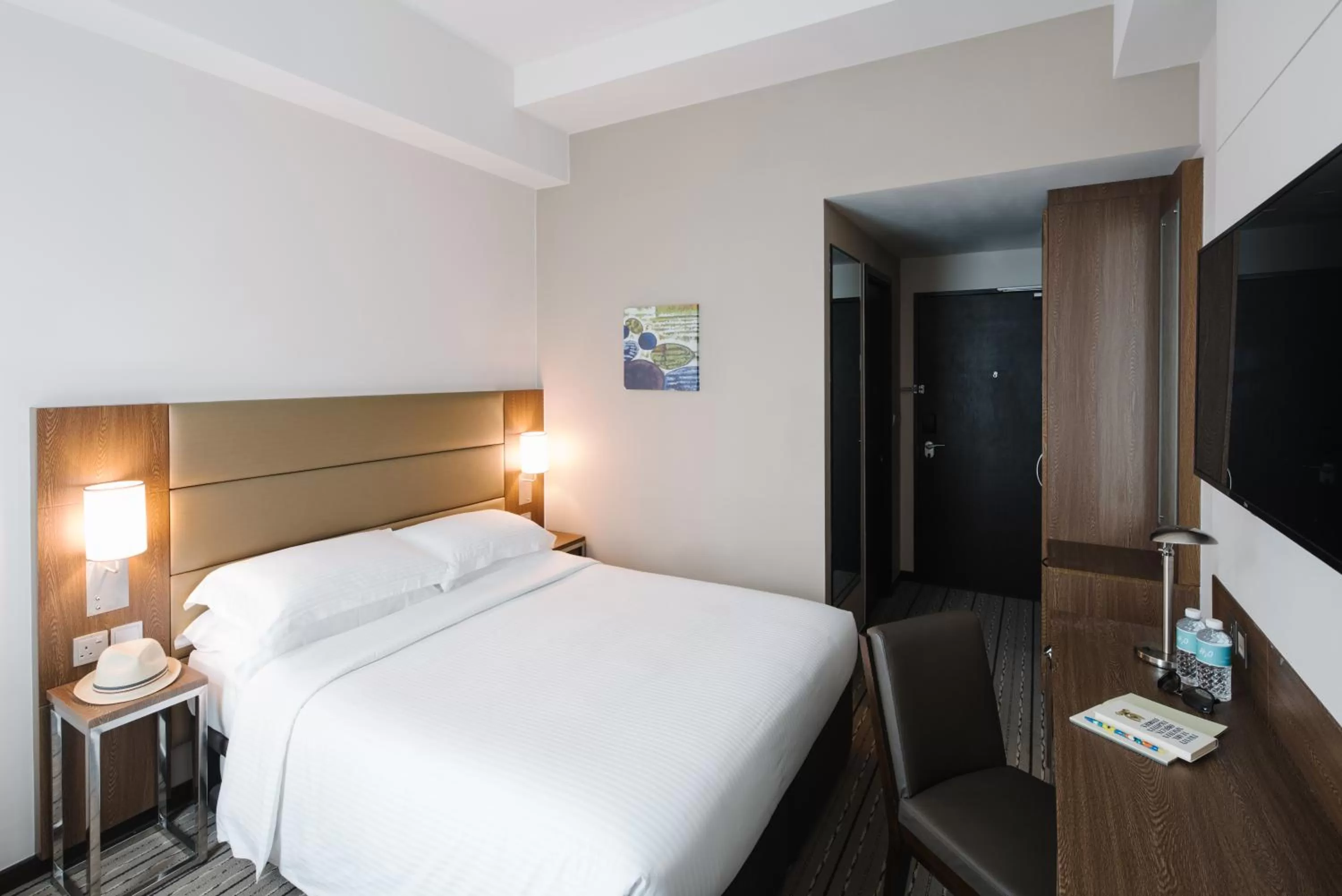 Bed in Hotel Traveltine Downtown Singapore, Trademark Collection